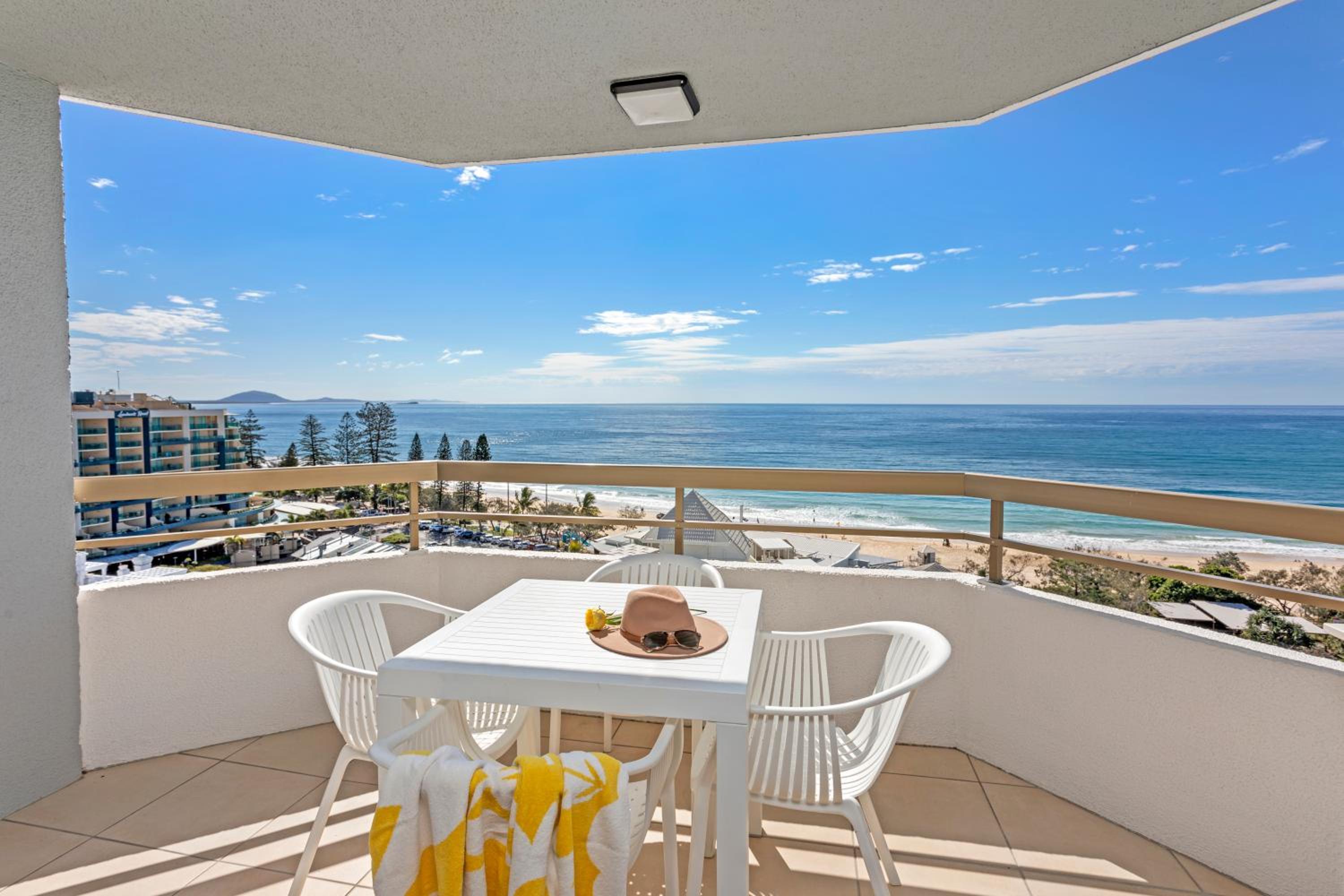 One-Bedroom Apartment with Panoramic View photo 2