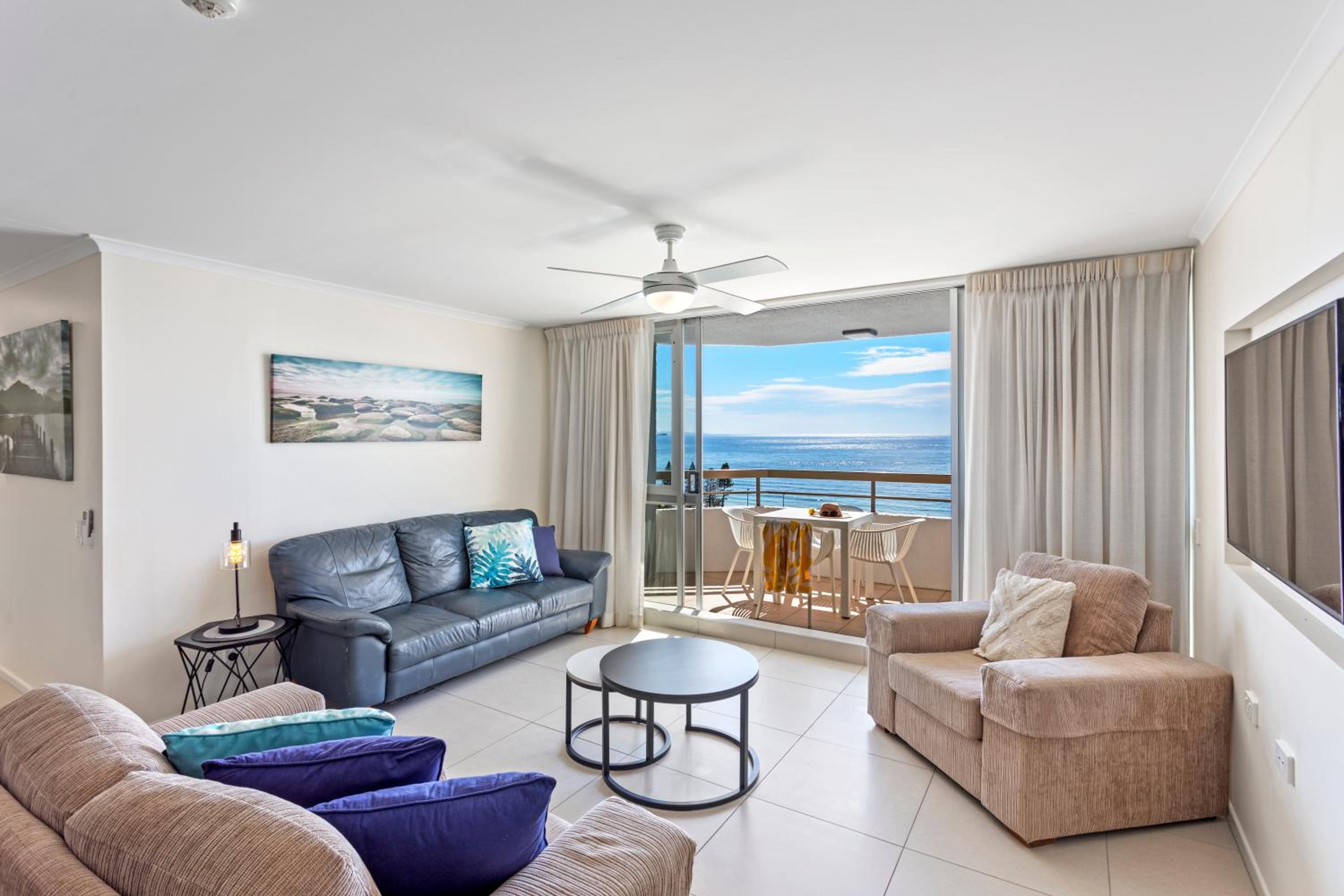 One-Bedroom Apartment with Panoramic View photo 3