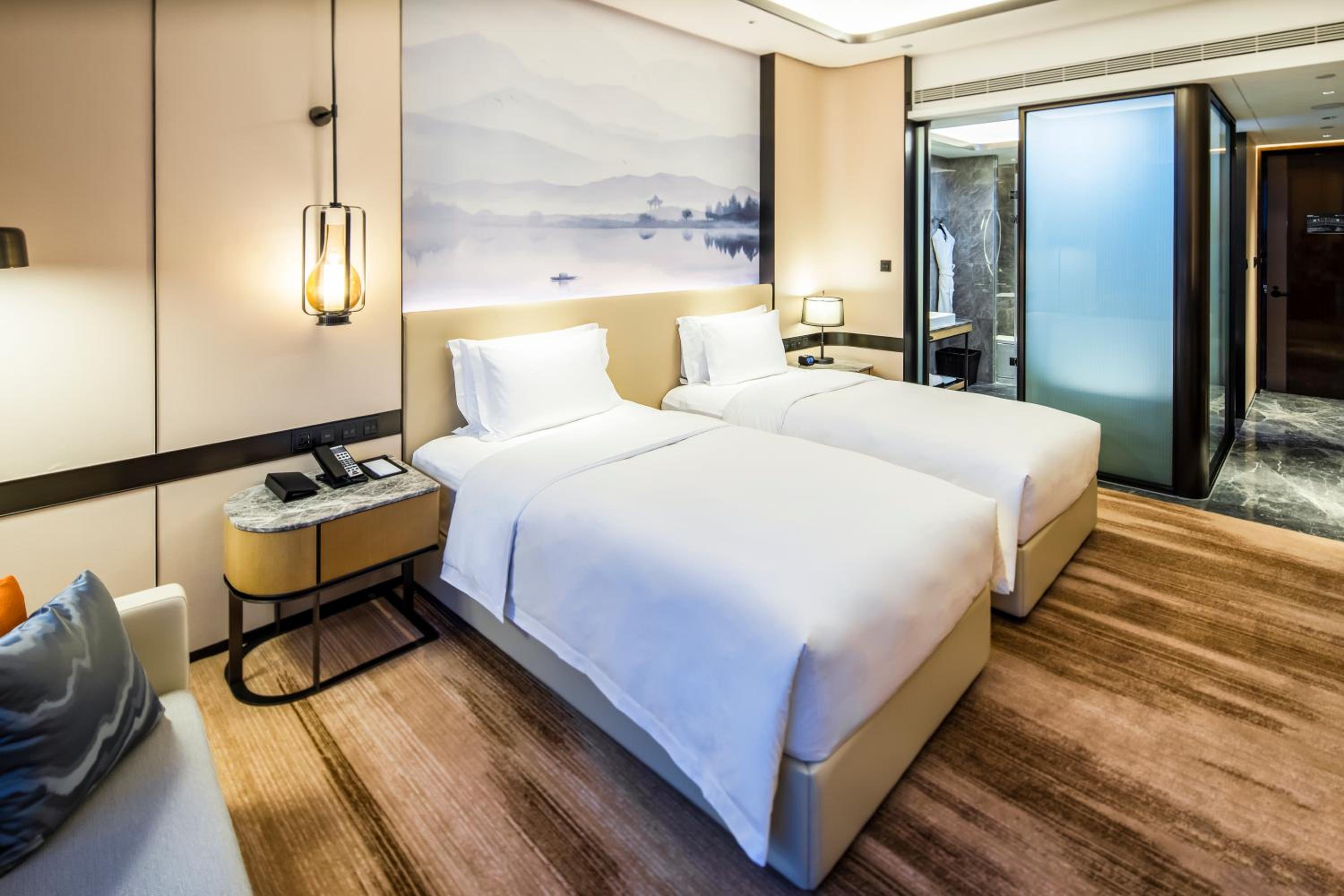 Superior Twin Room with City View - Photo 1
