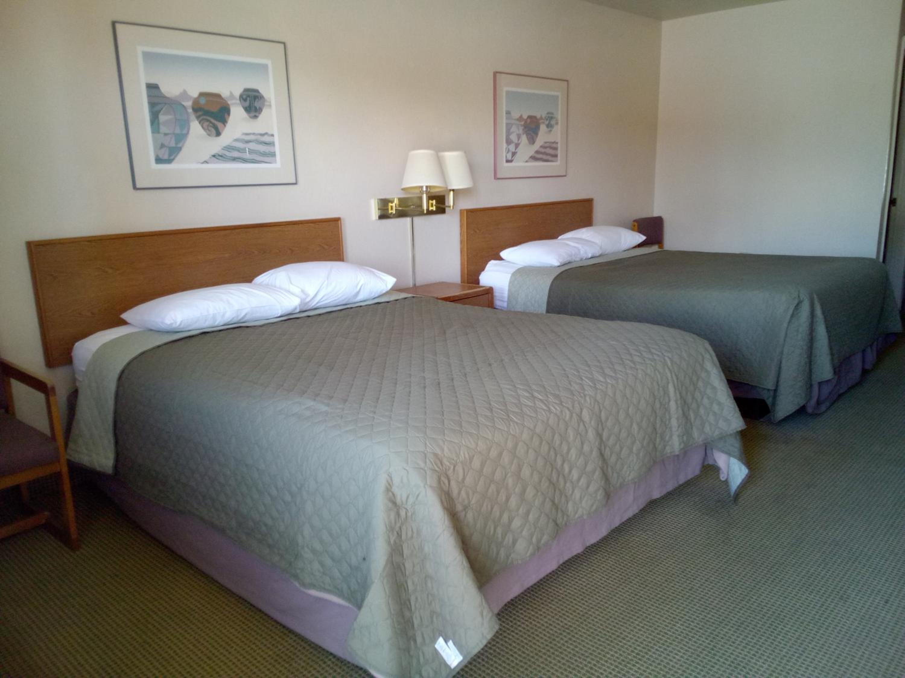 Two Queen Beds With Microwave And Fridge