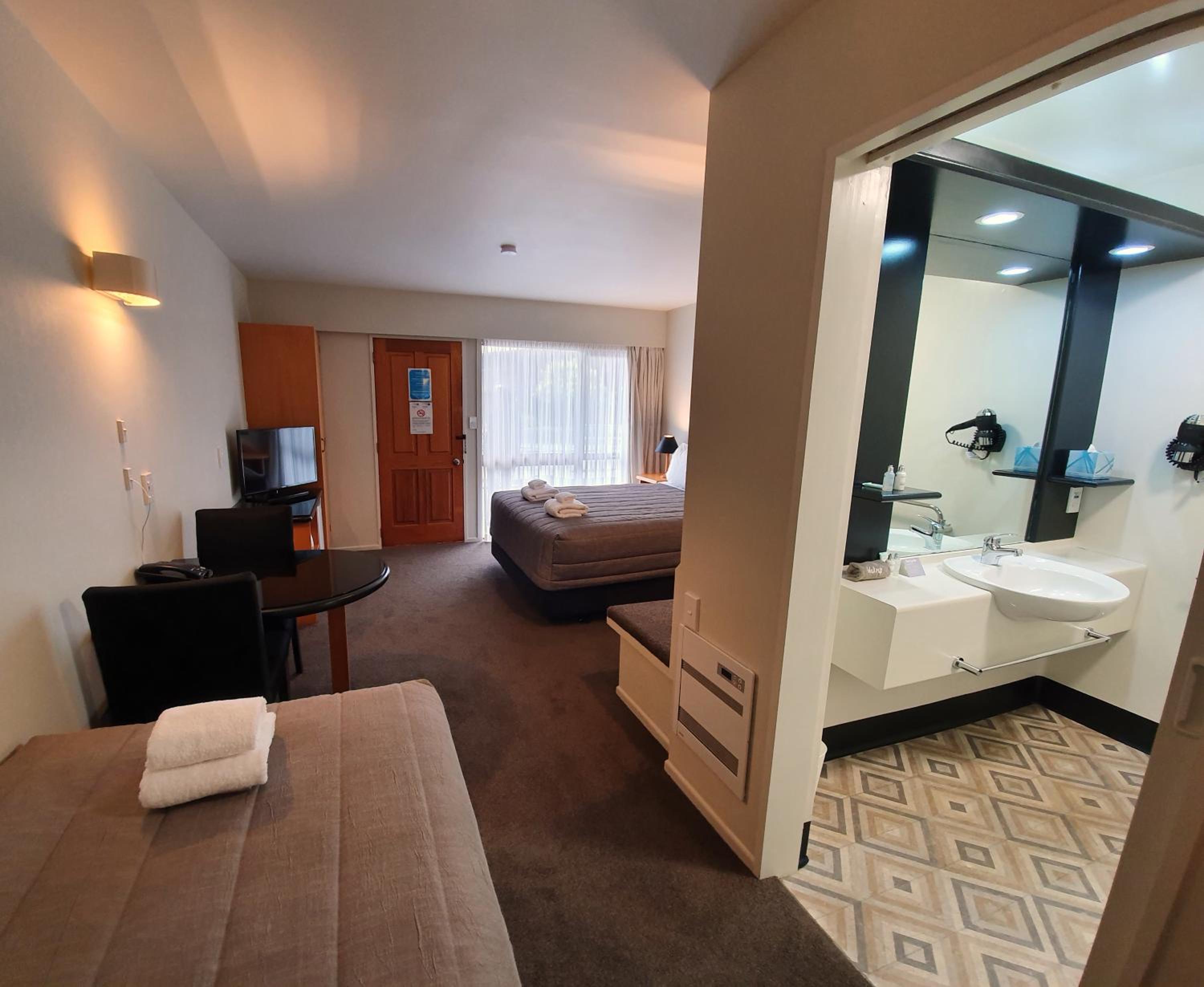 Standard Hotel Room - Photo 5