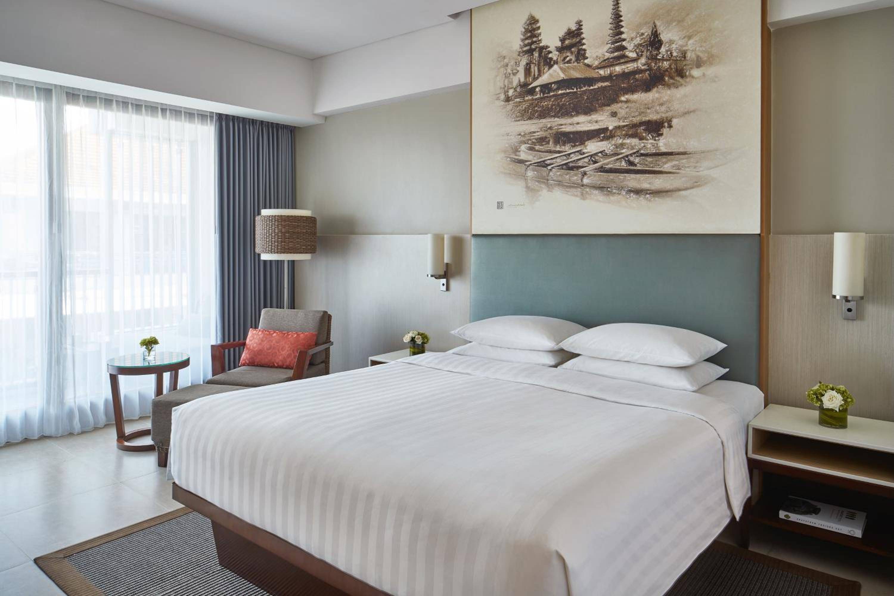 Deluxe King Room with Balcony and City View photo 1