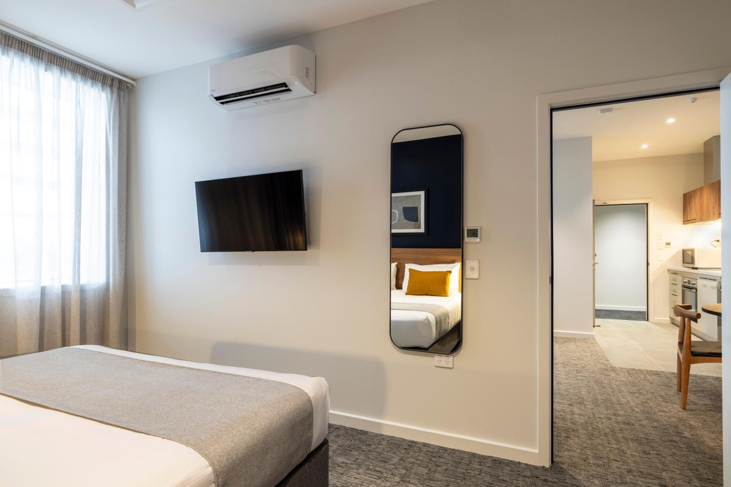 One-Bedroom Apartment - Photo 2