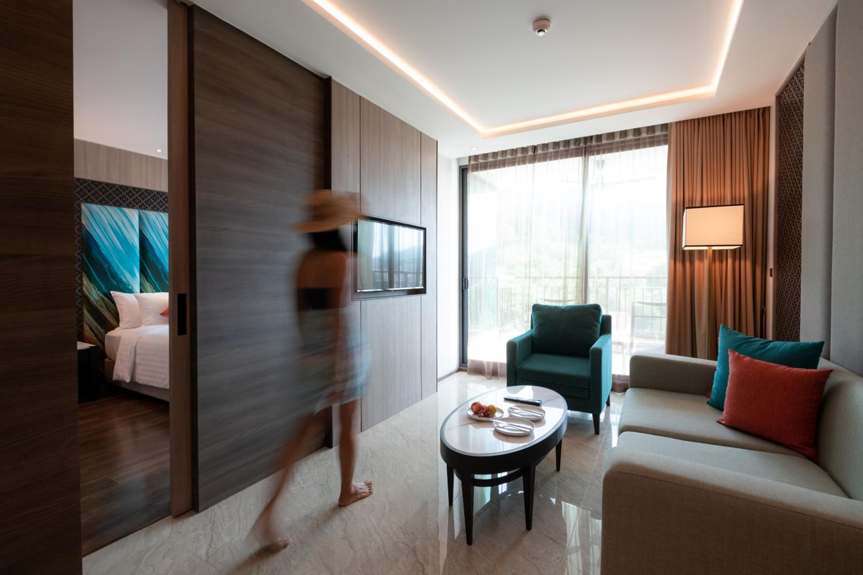 Suite with Mountain View - Photo 9