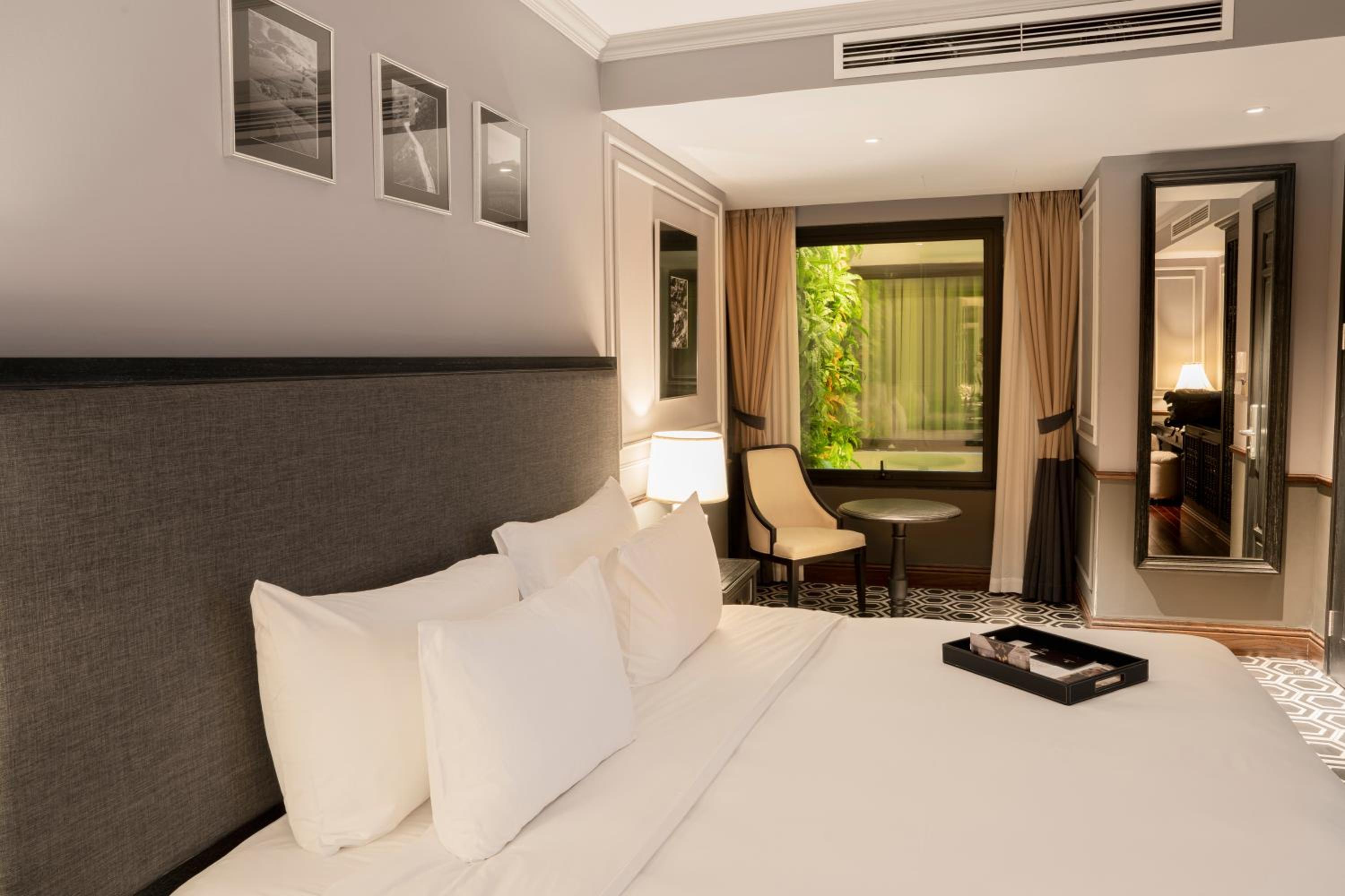 Executive Double or Twin Room with Internal Window thumbnail 6