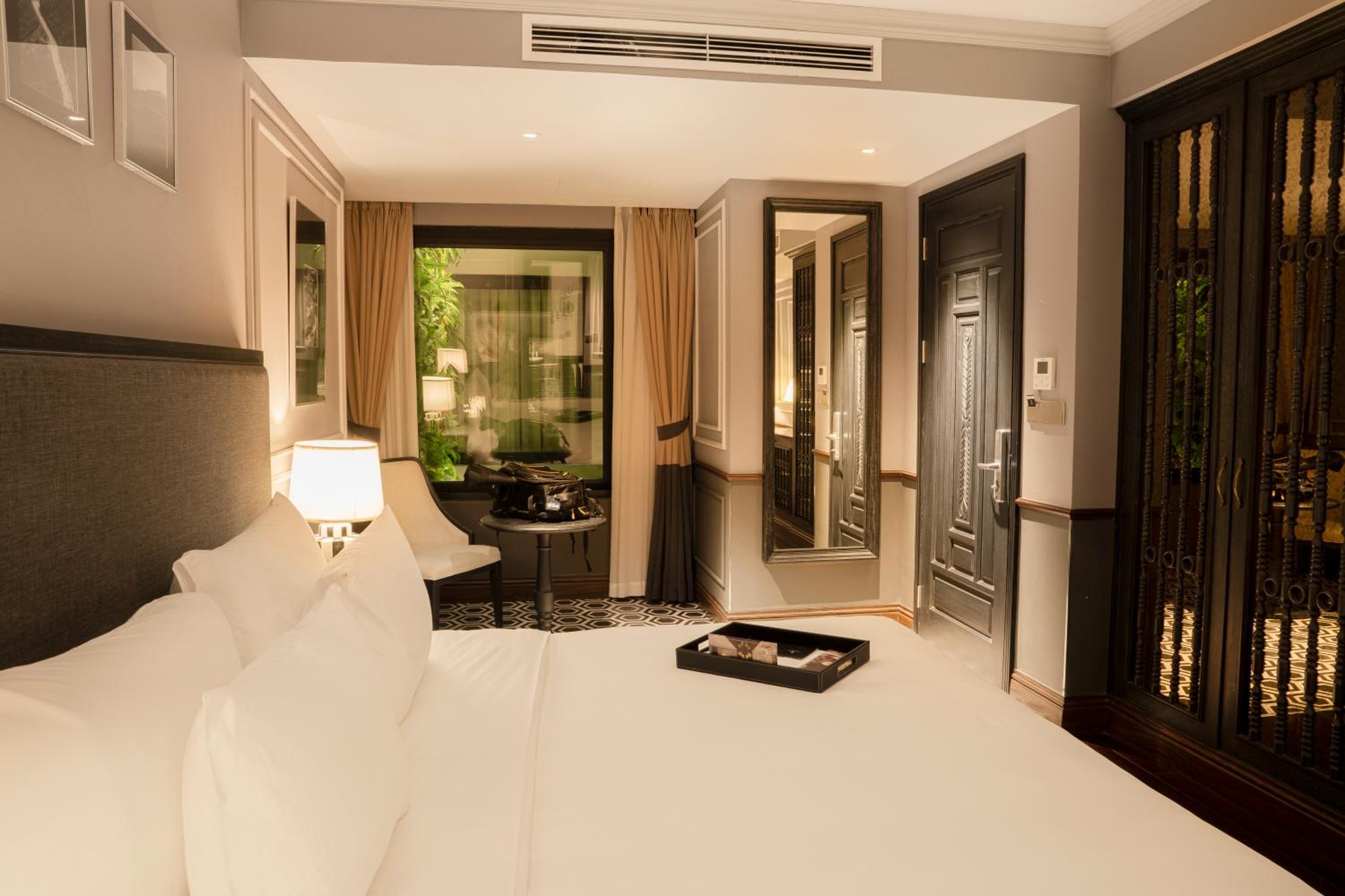 Deluxe Double or Twin Room with Internal Window