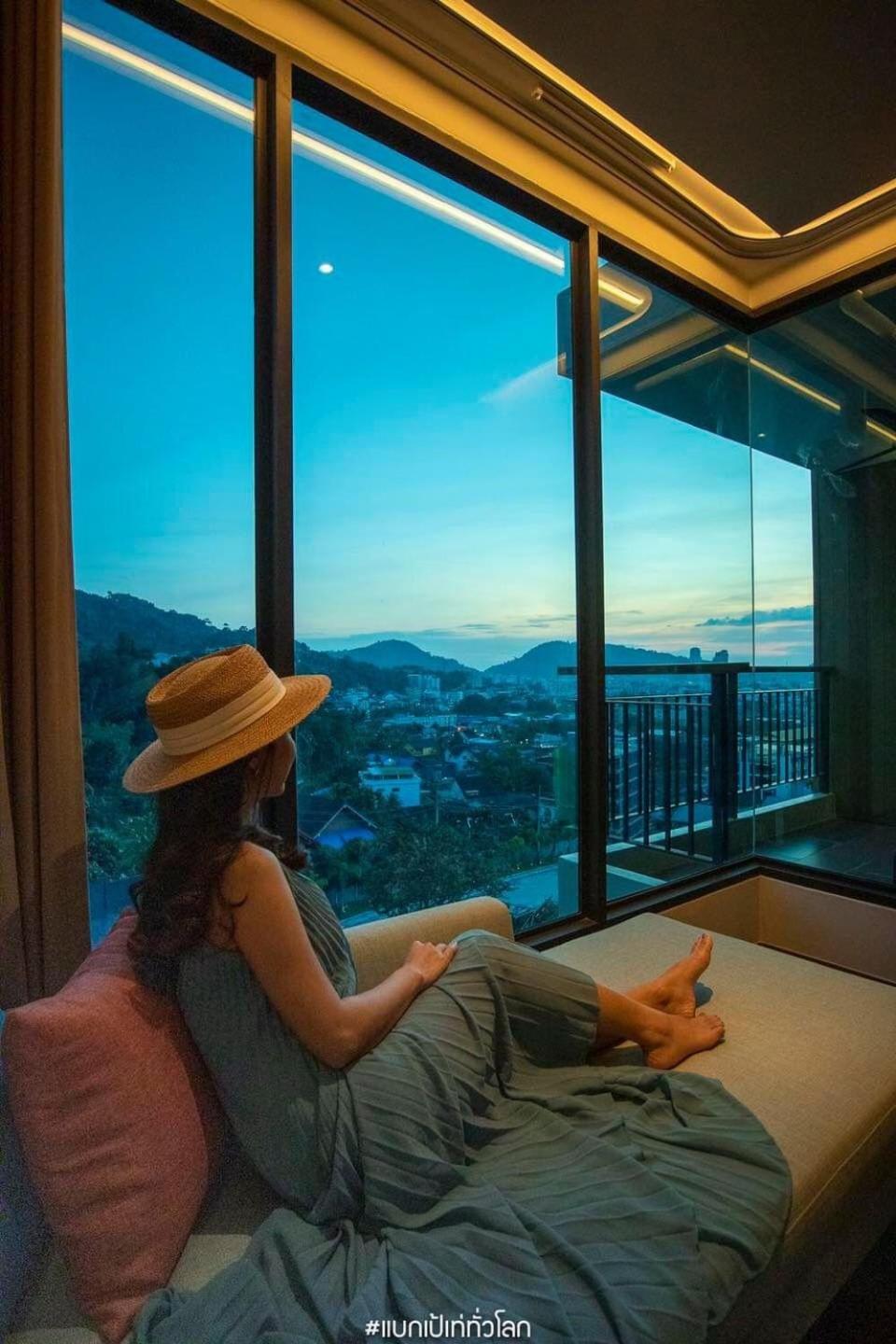 Suite with Pool View - Photo 3