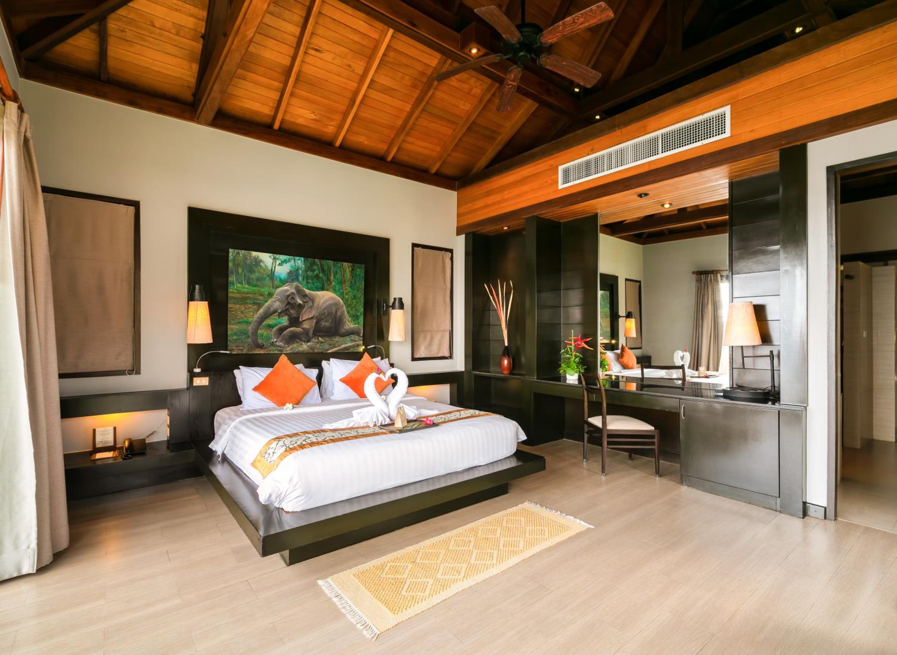 Three-Bedroom Villa with Private Pool and Sea View