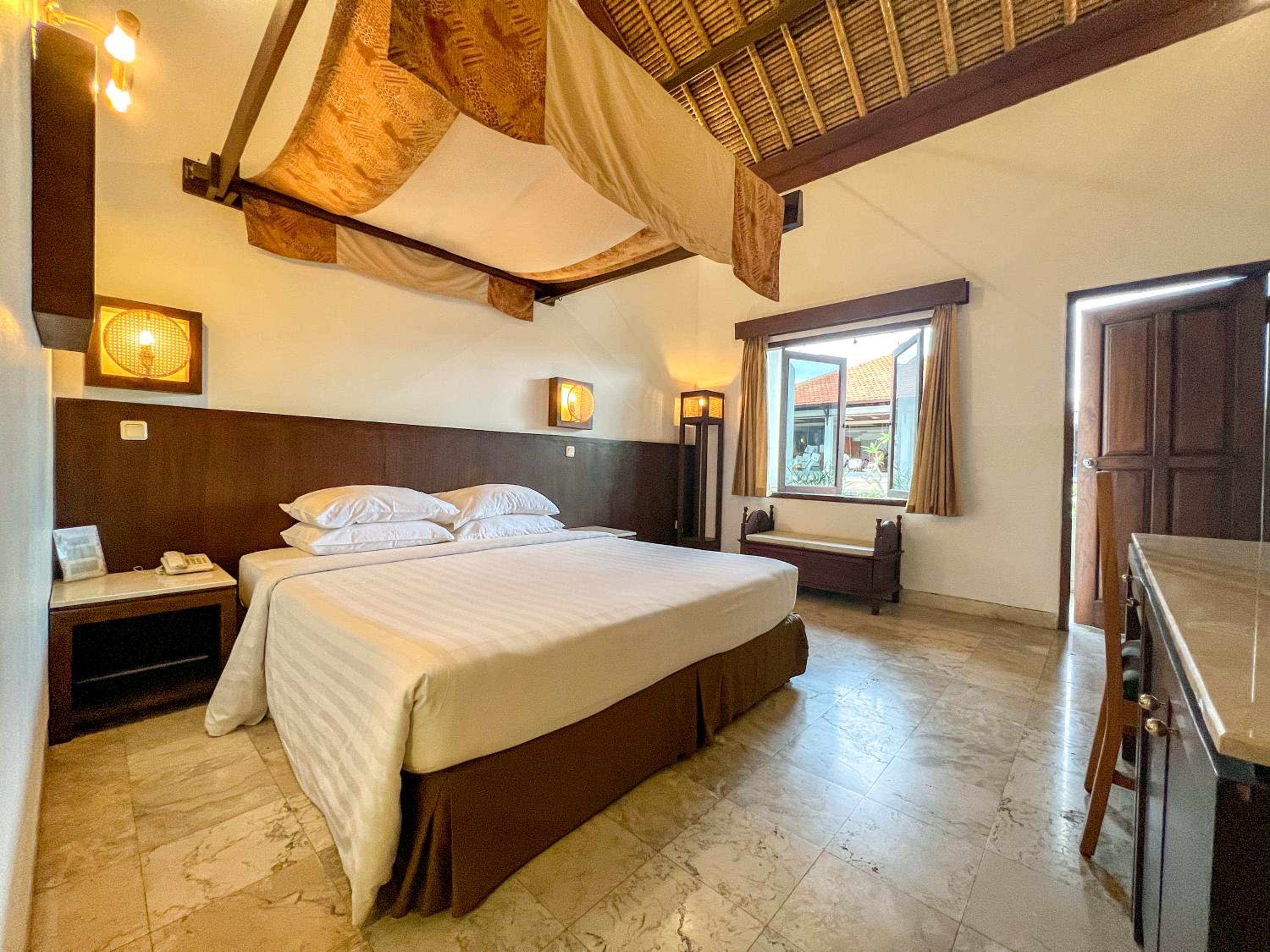 Deluxe Double or Twin Room with Pool View - Photo 1