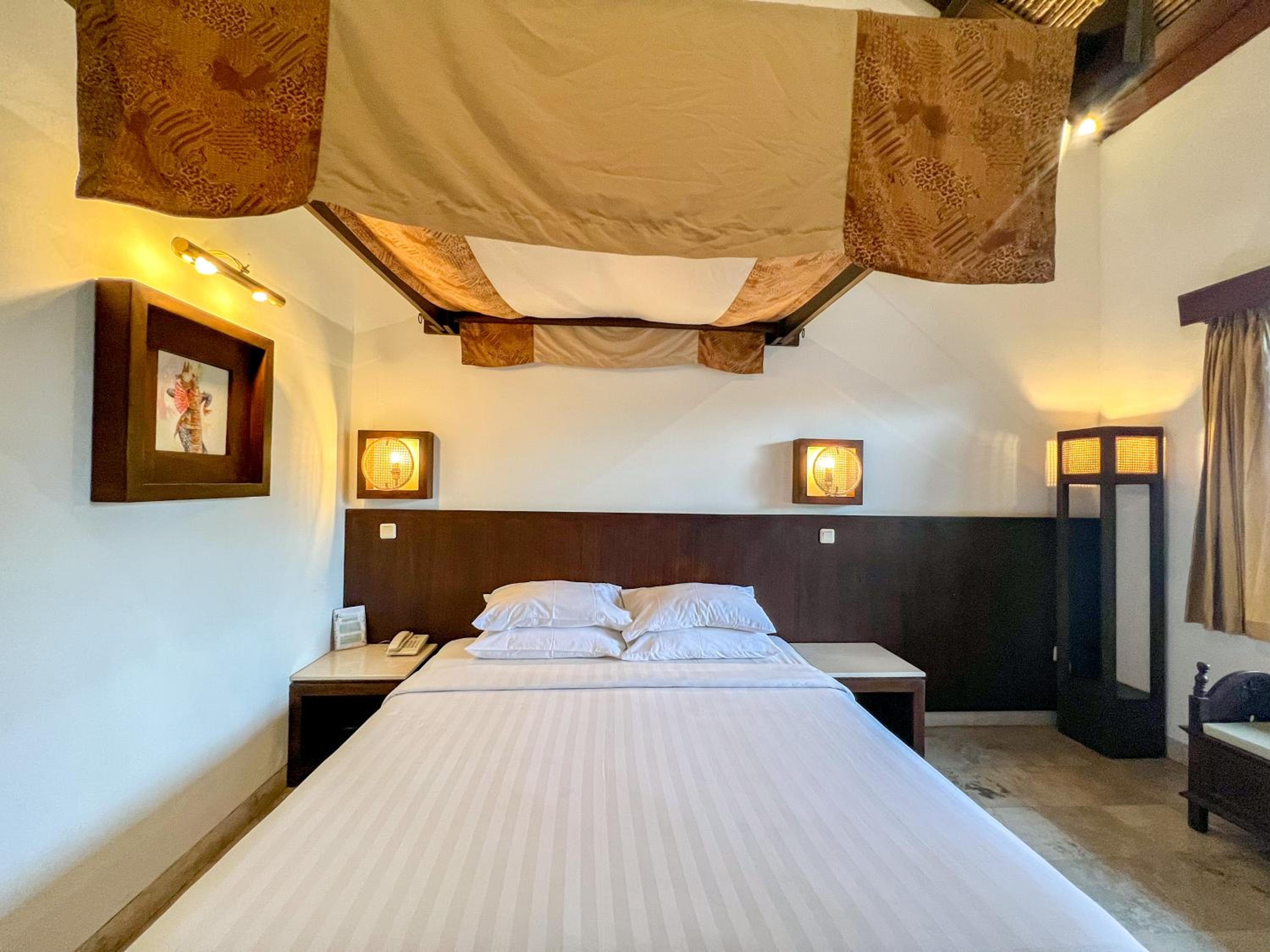 Deluxe Double or Twin Room with Pool View - Photo 4