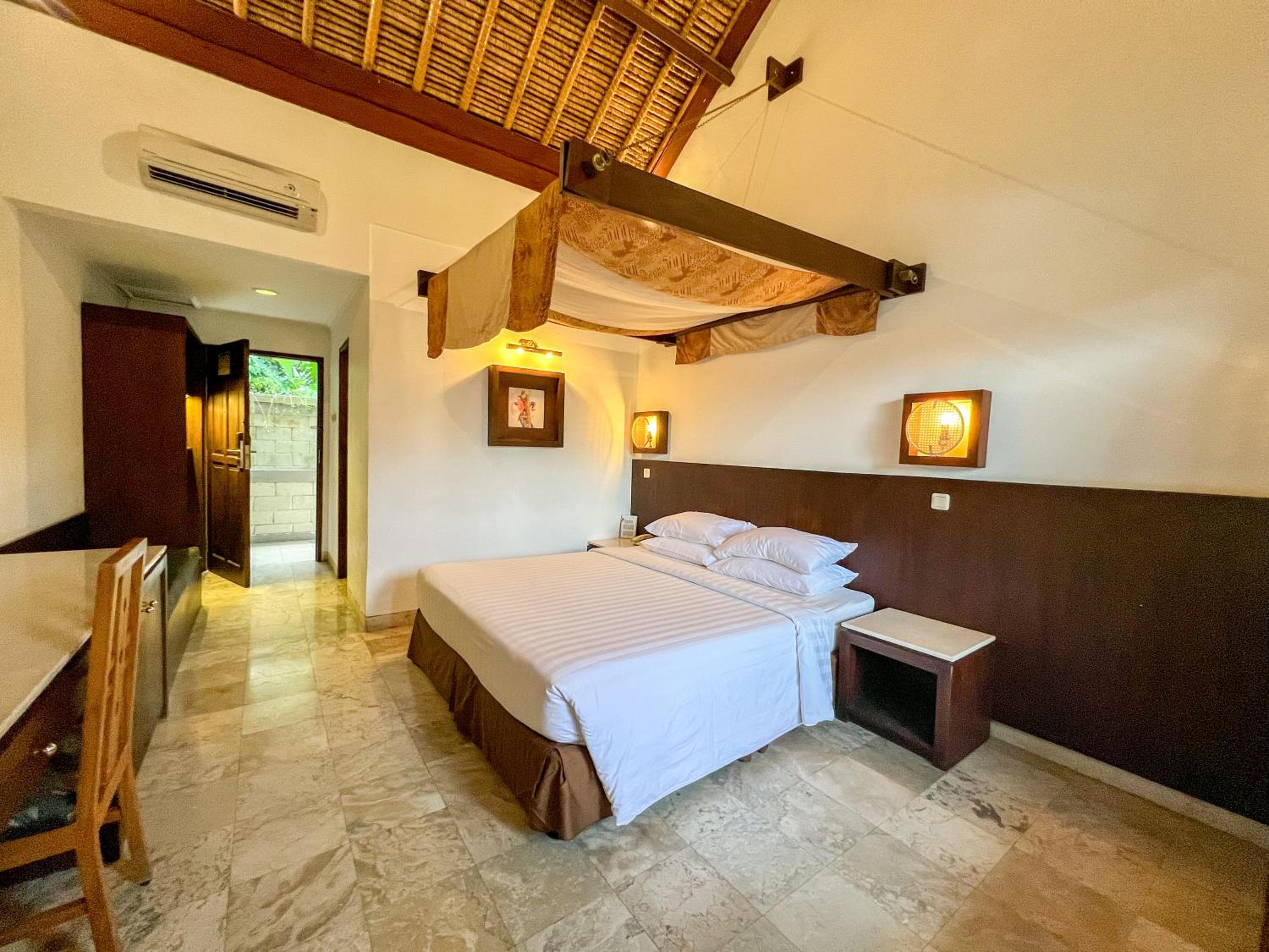 Deluxe Double or Twin Room with Pool View - Photo 6