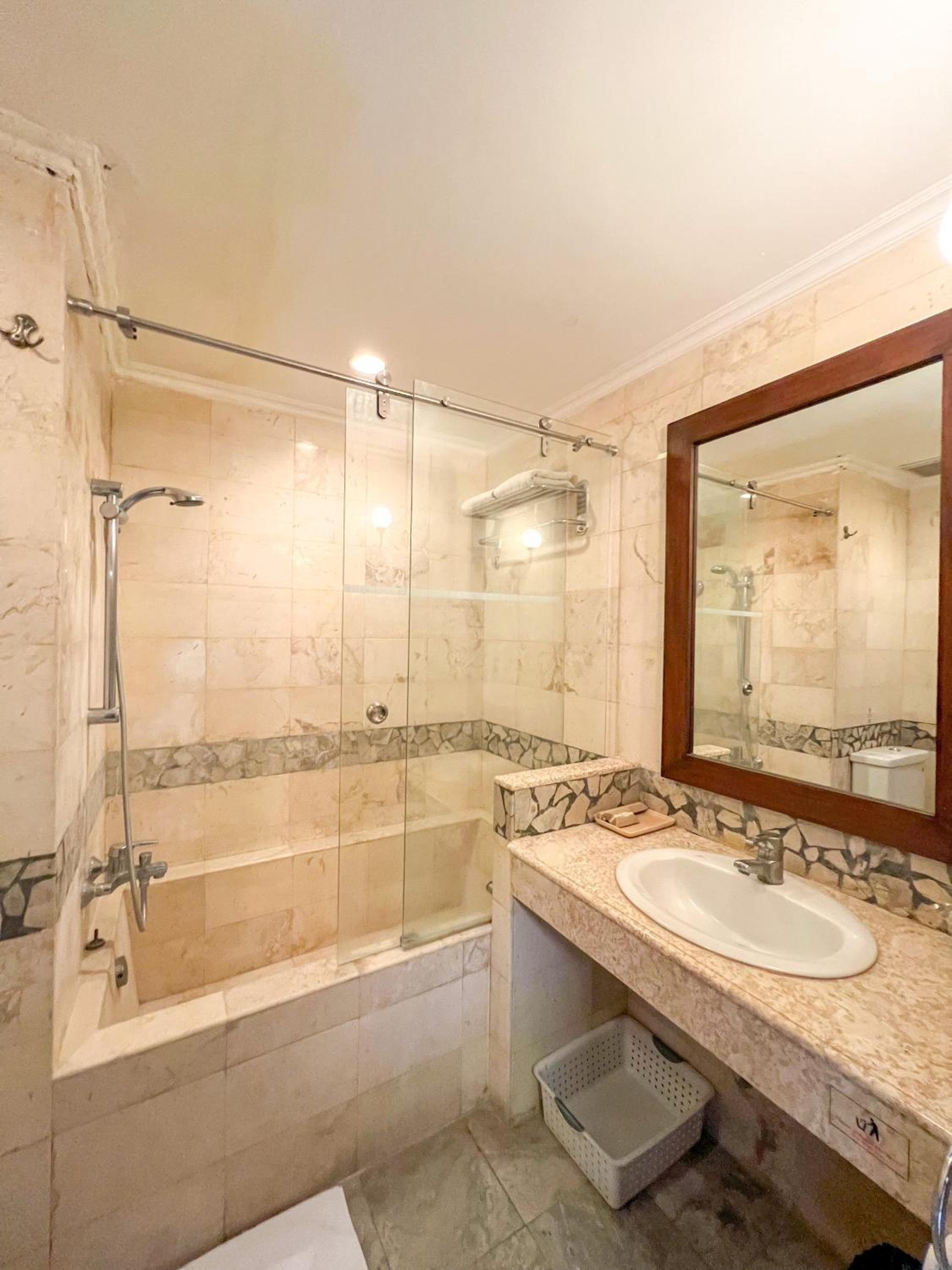 Deluxe Double or Twin Room with Pool View - Photo 3
