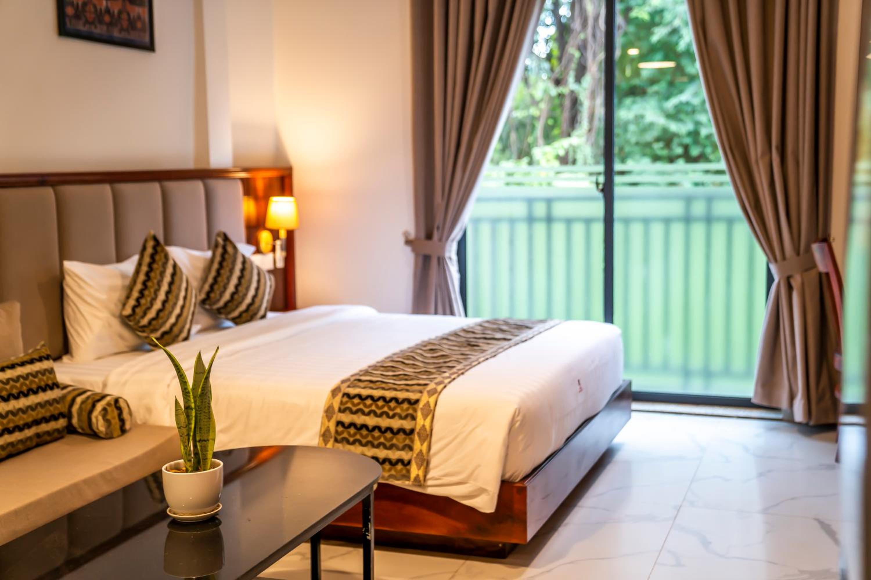 Deluxe Double Room (2 Adults + 1 Child) - Photo 3