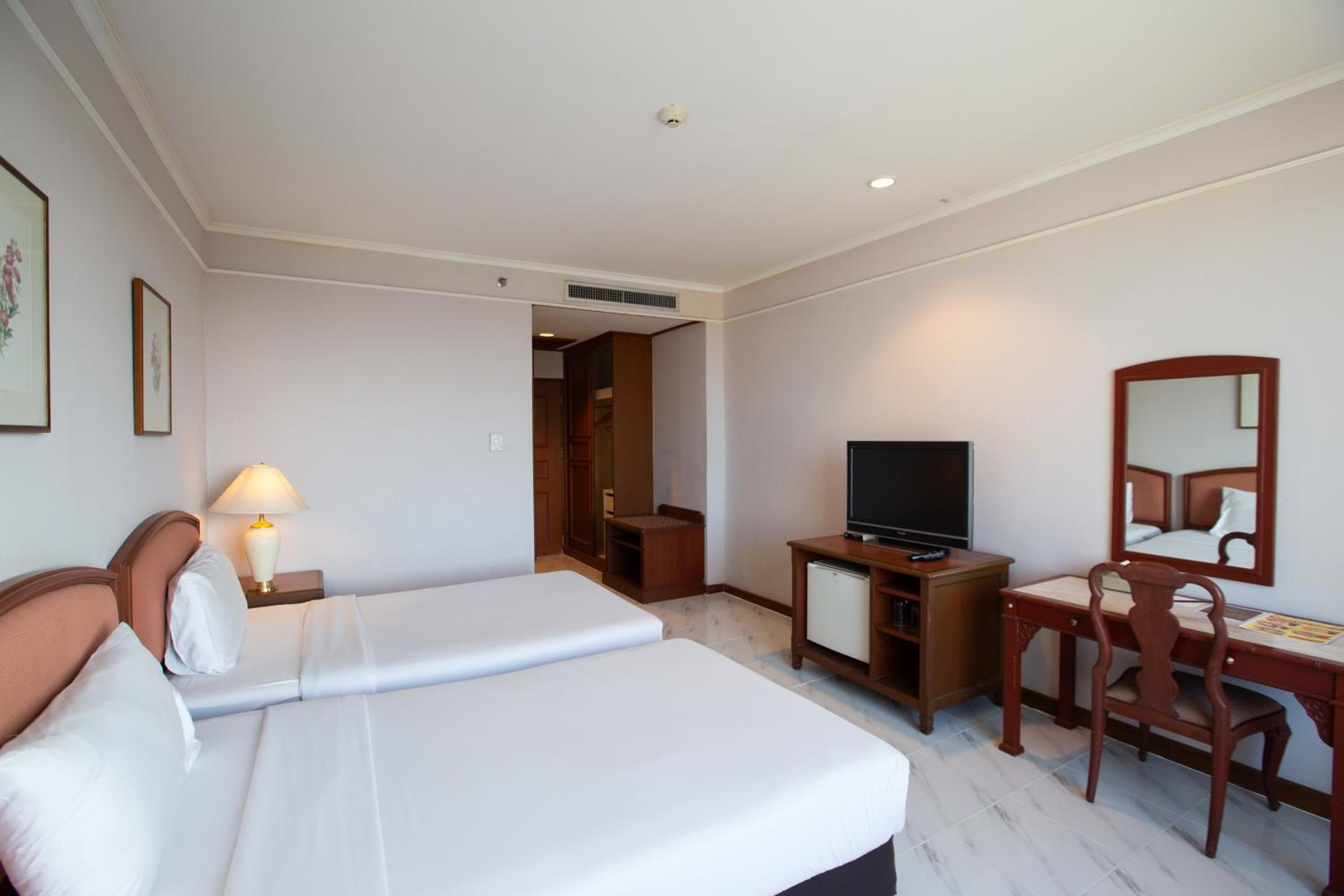 Deluxe Twin Room - Photo 2