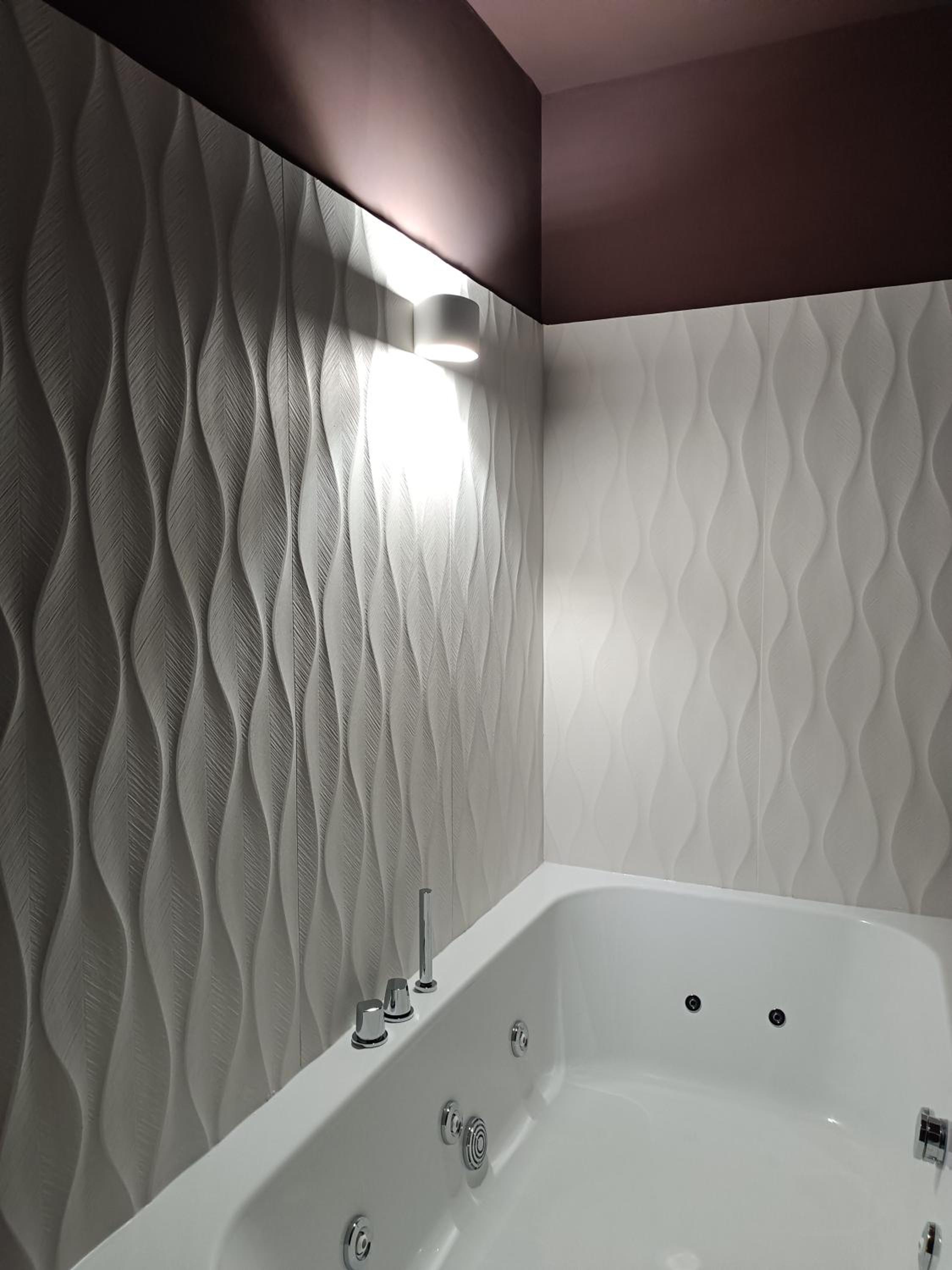 Queen Suite with Spa Bath photo 2