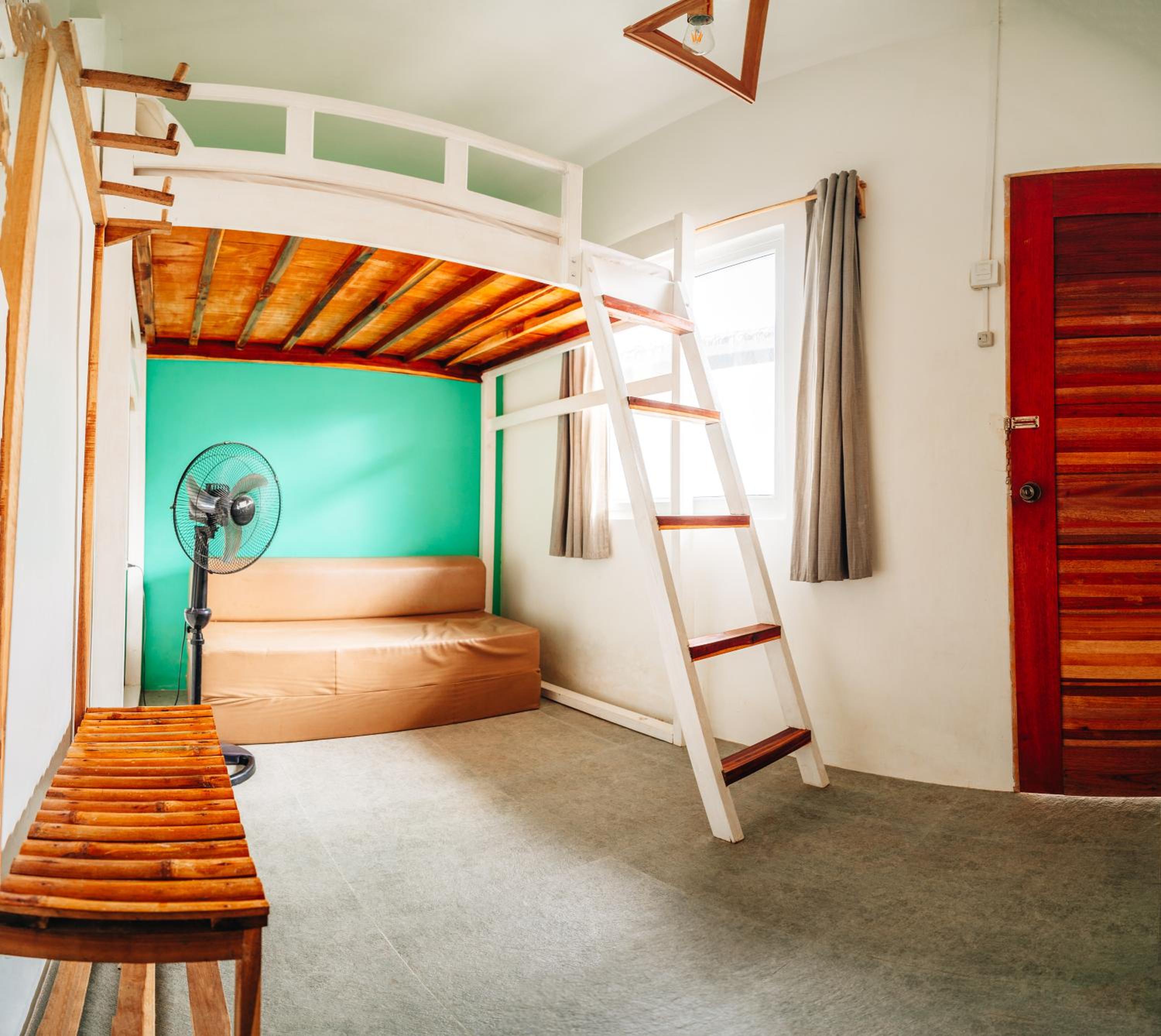 Standard Double Room with Shared Bathroom - Photo 1