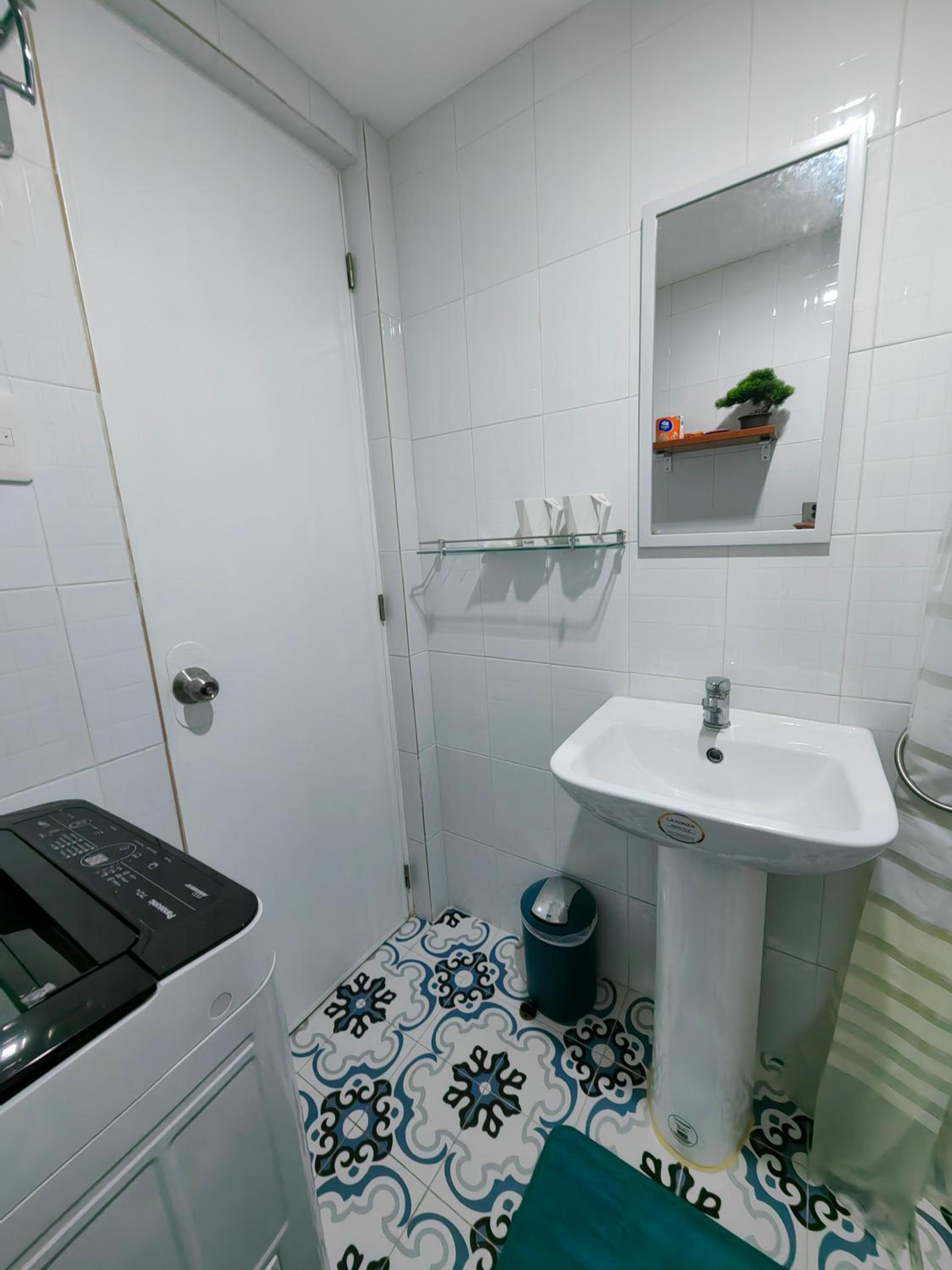 Apartment with Balcony photo 2