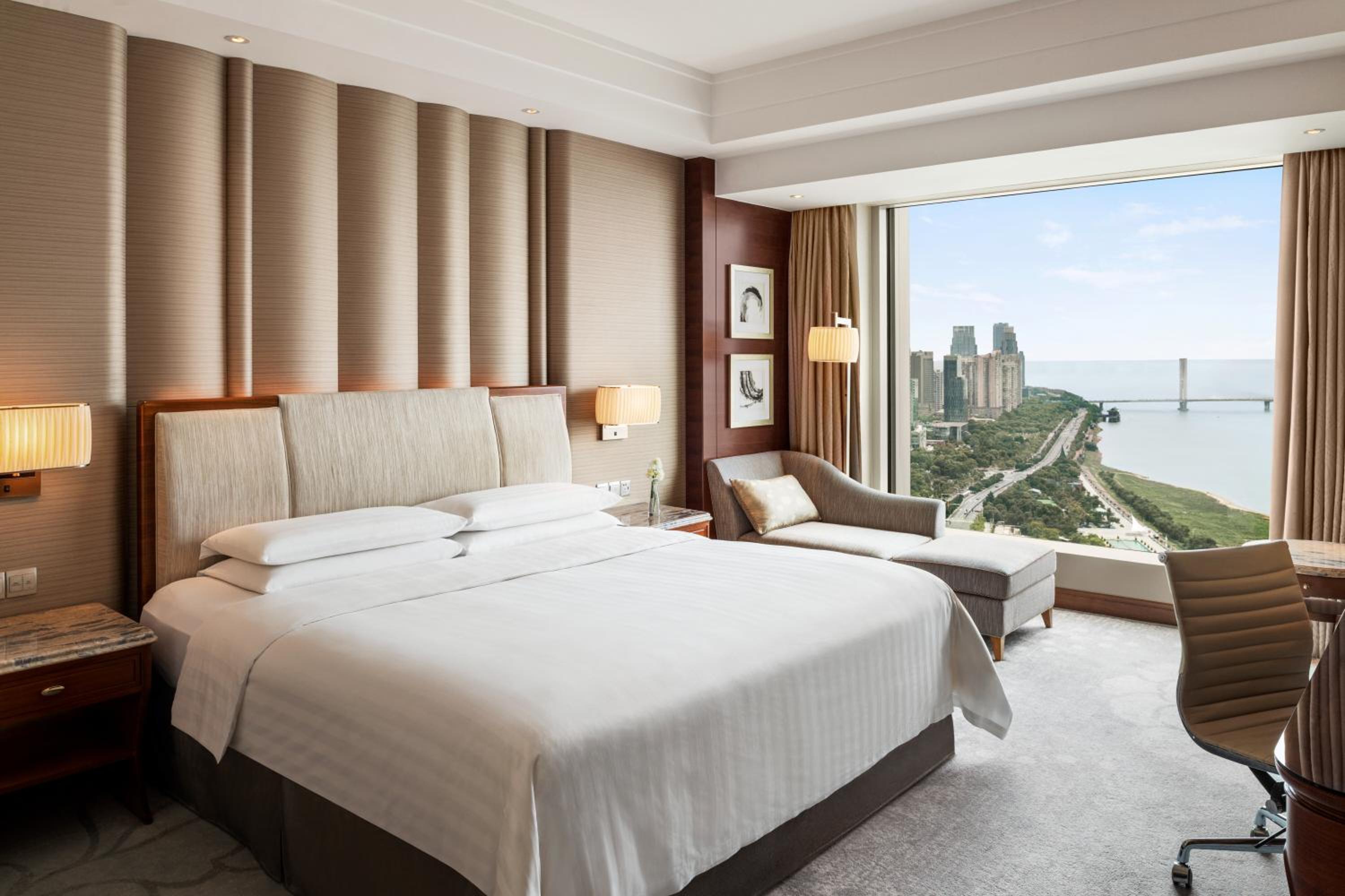 Deluxe King Room with River View photo 1