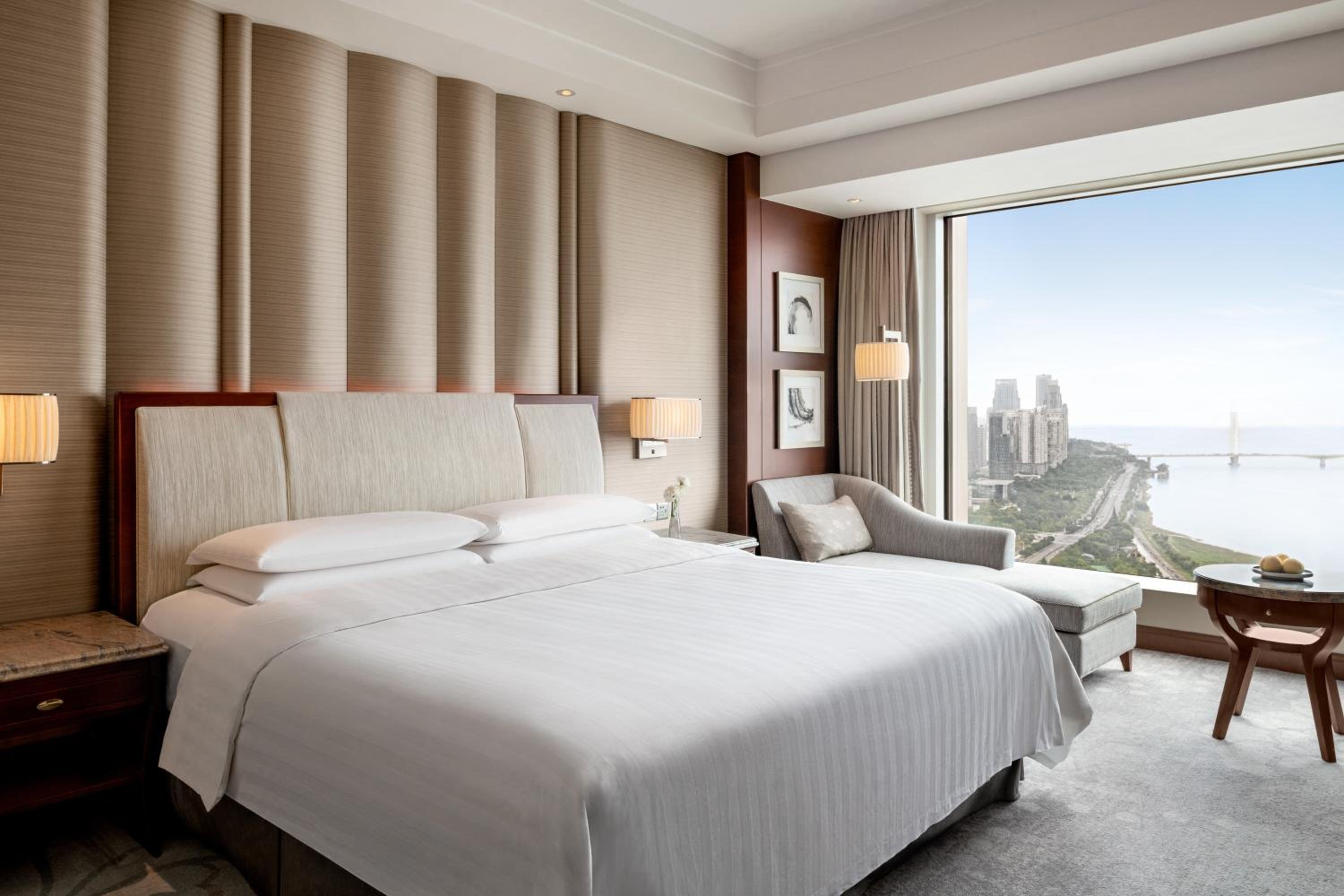 Deluxe River View King Rooms(RMB 220 net F&B Dining Credit,The Credit is applicable on all FB places expect Banquet） photo 1