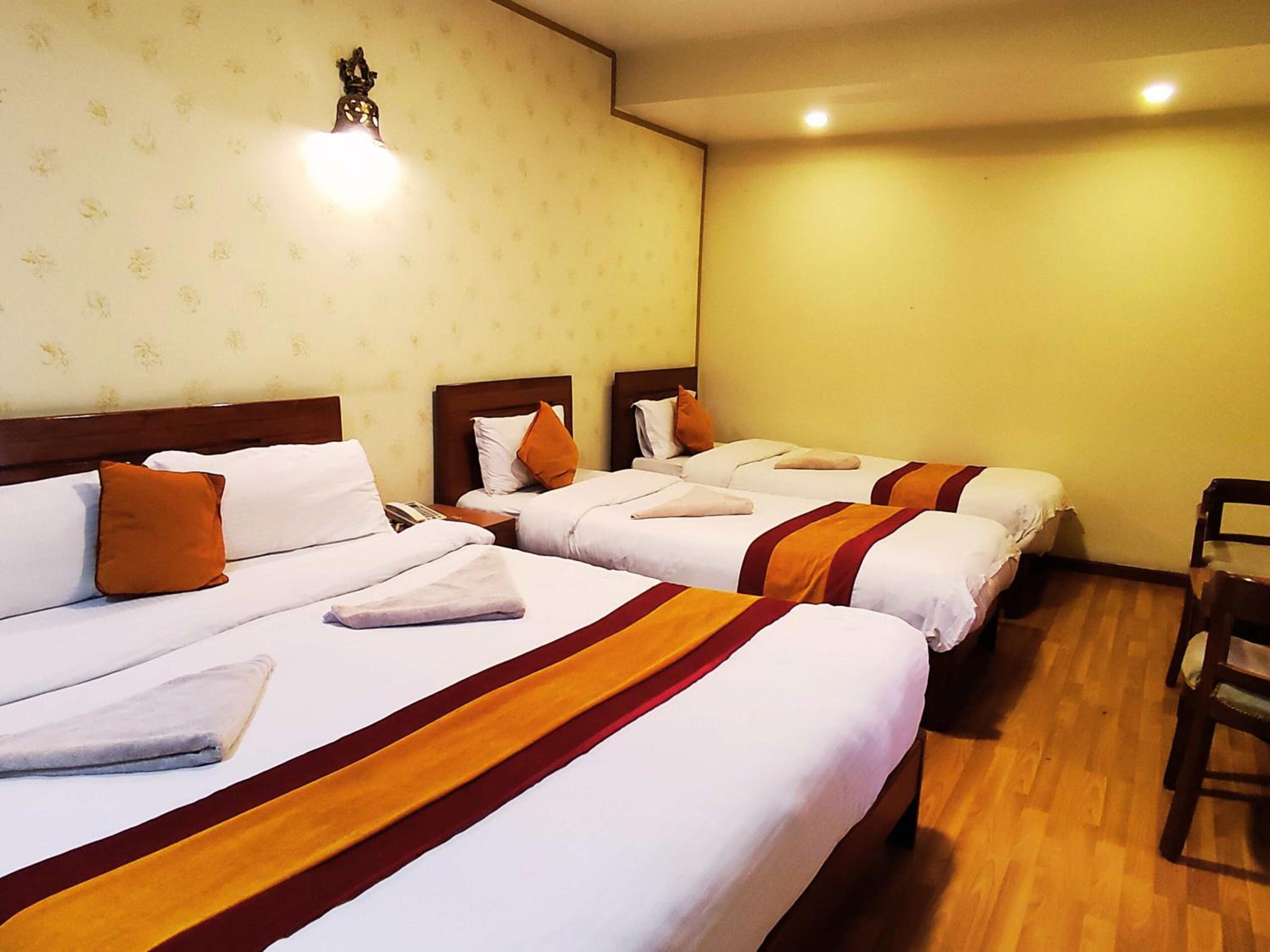 Quadruple Room - Photo 13