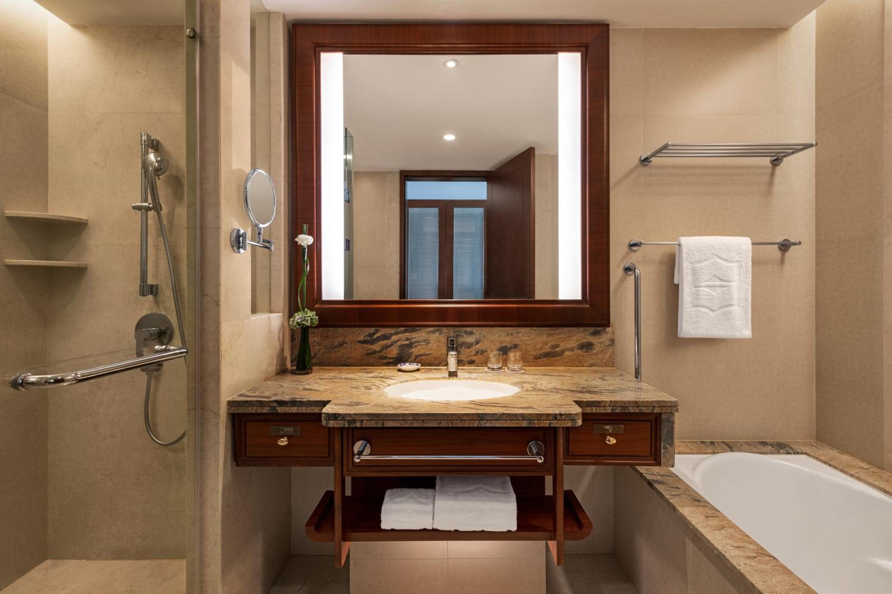Deluxe Twin Room with River View photo 2