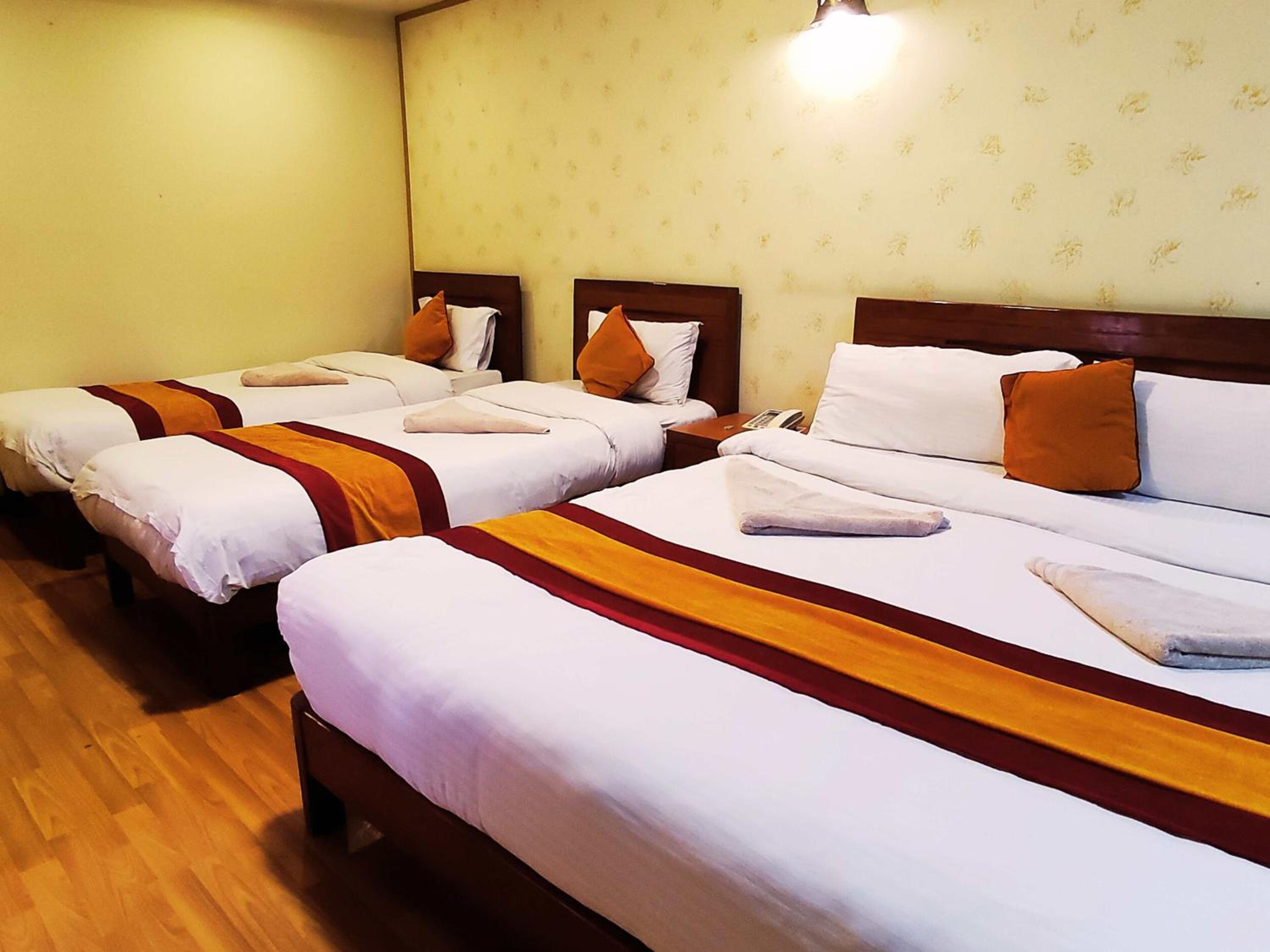 Quadruple Room - Photo 9