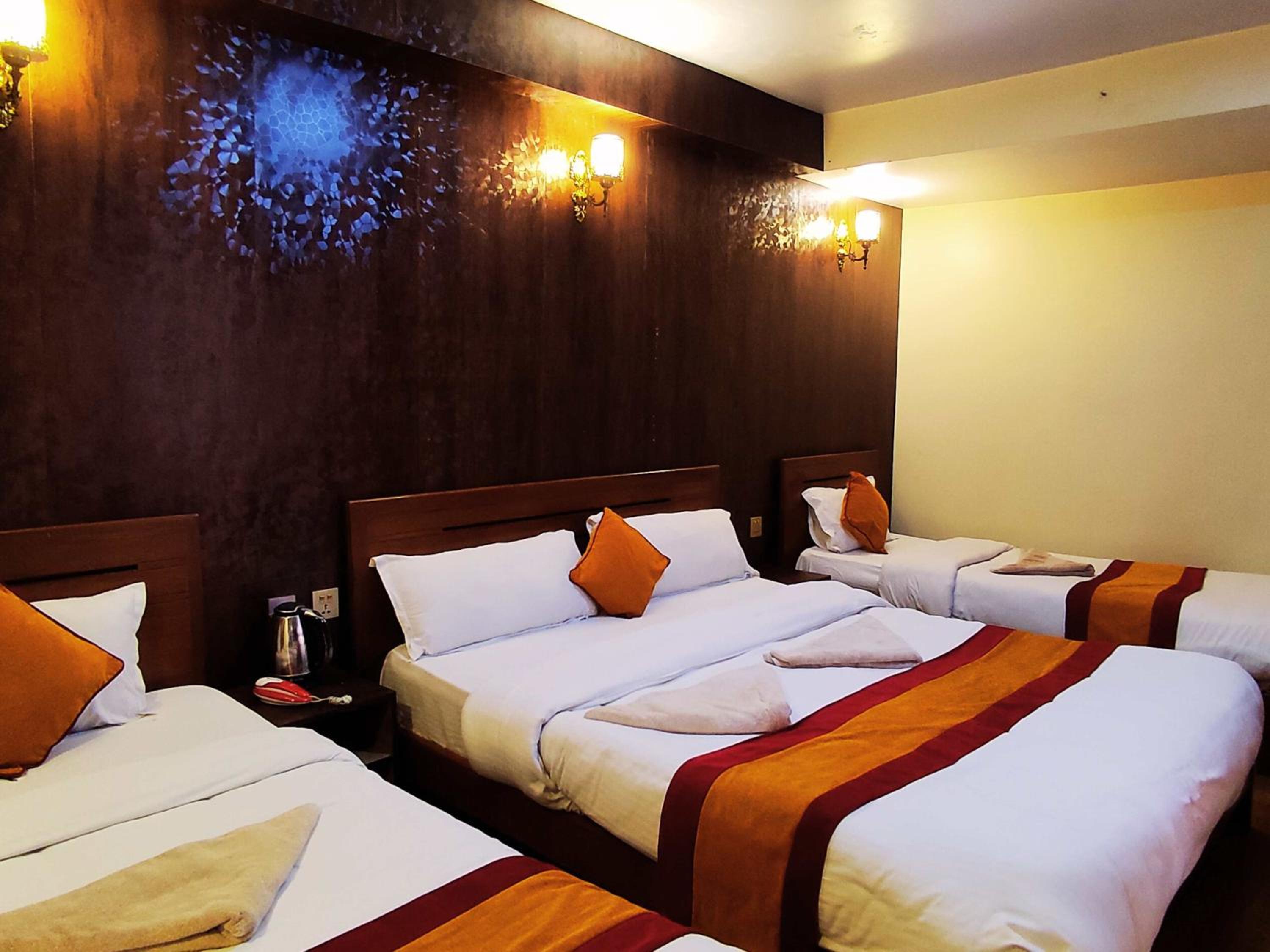 Quadruple Room - Photo 11