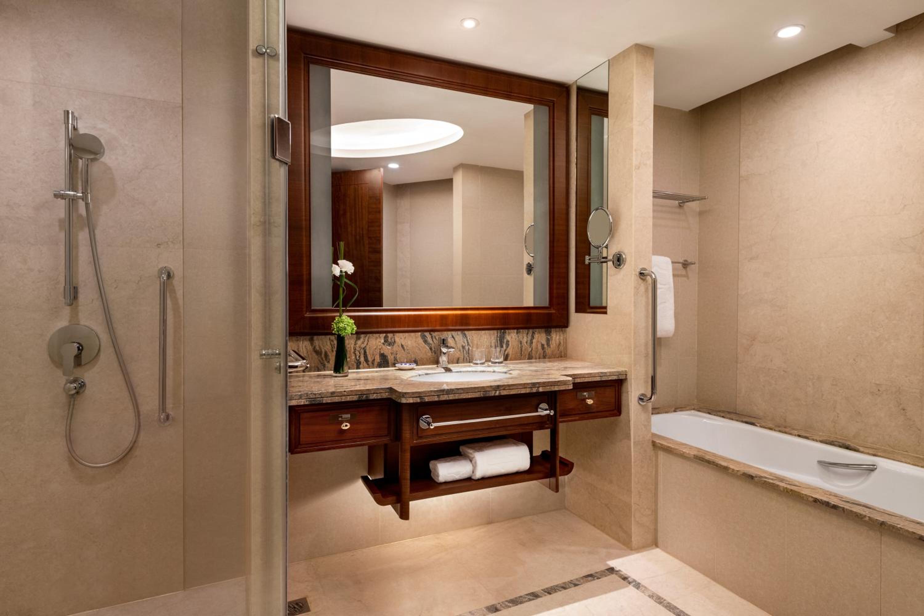 Horizon Premier River View King Room photo 2