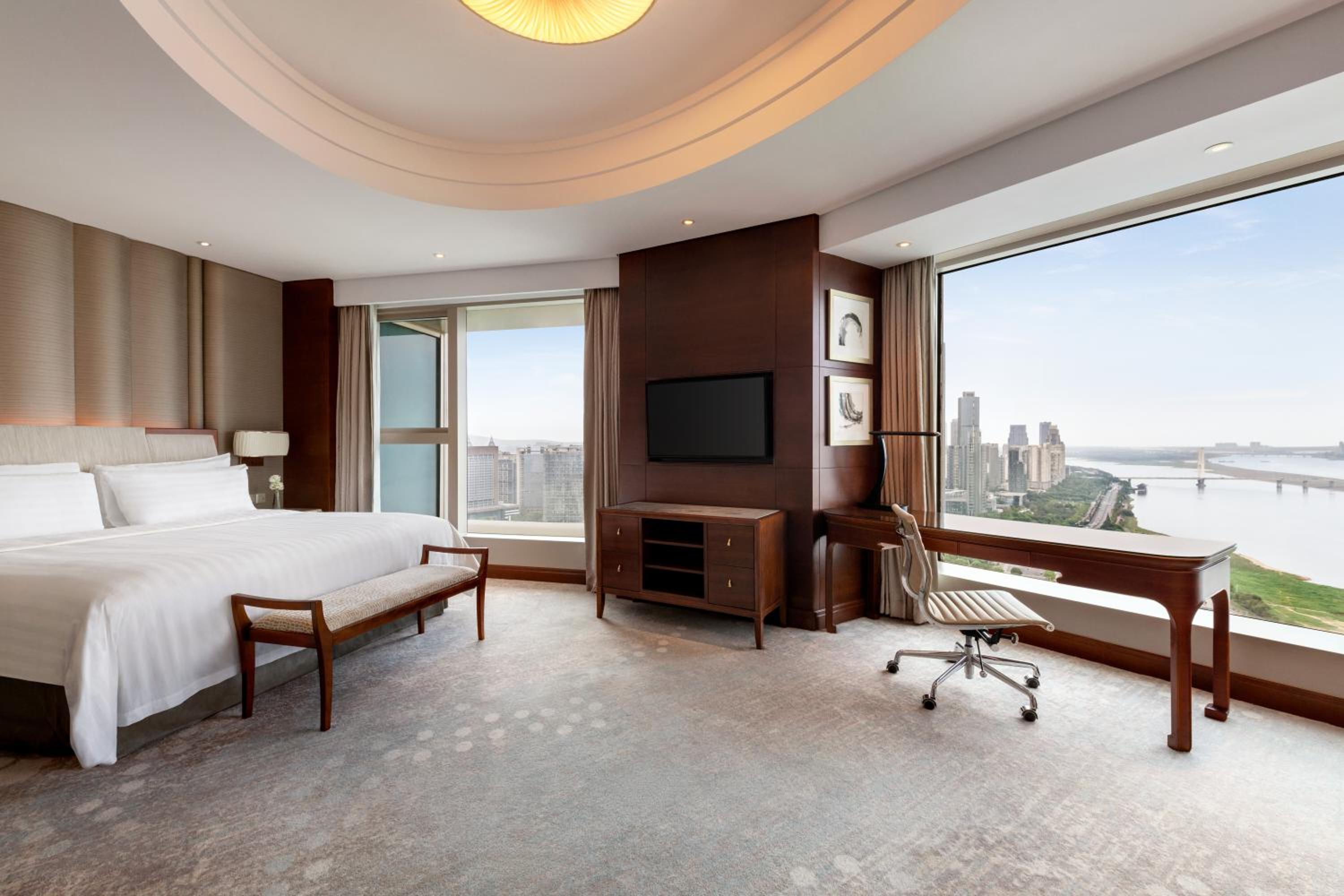 Horizon Premier River View King Room photo 1