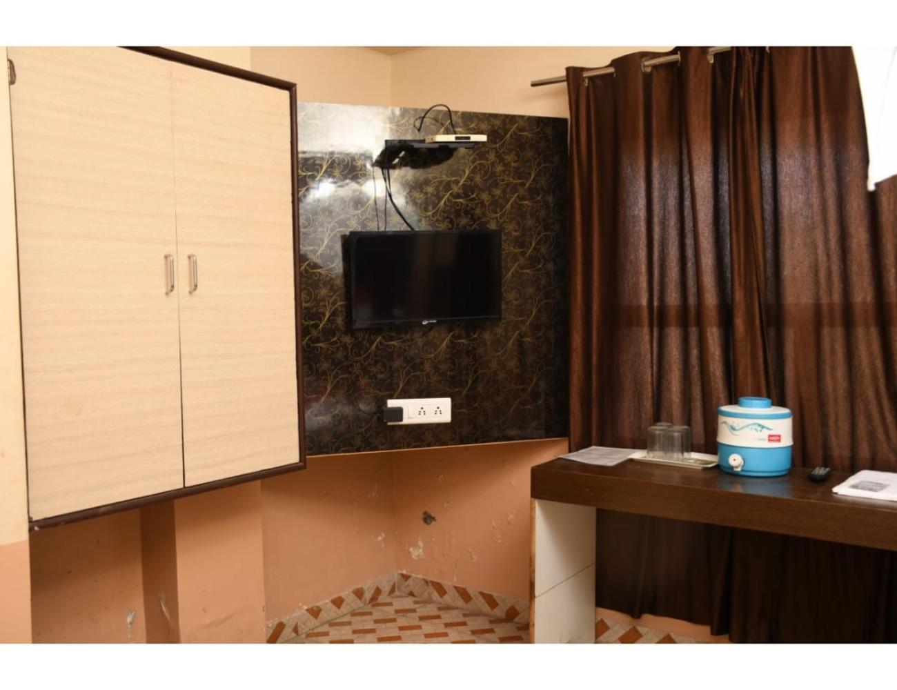 Budget Double Room photo 3
