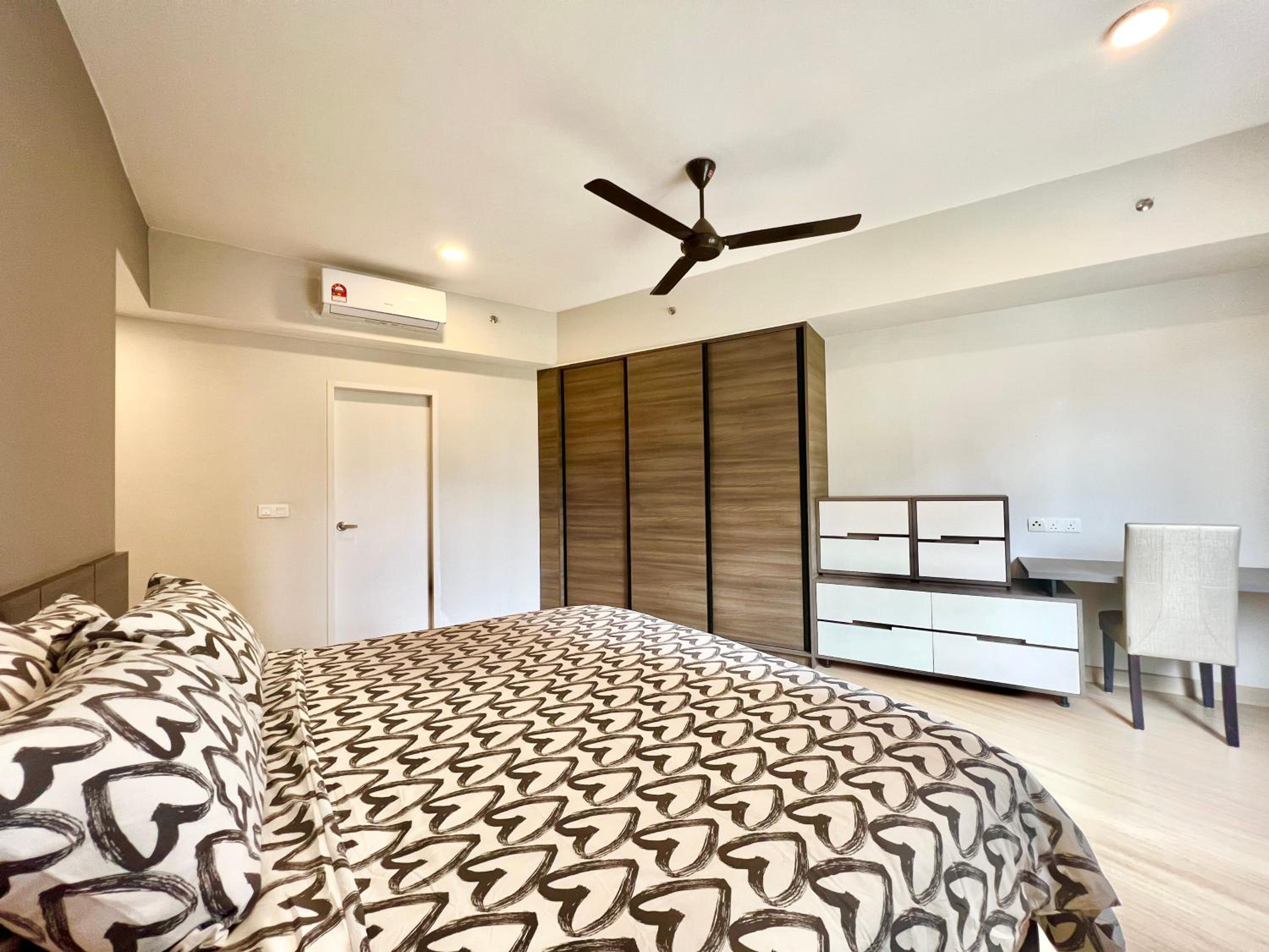 Three-Bedroom Apartment - Photo 19