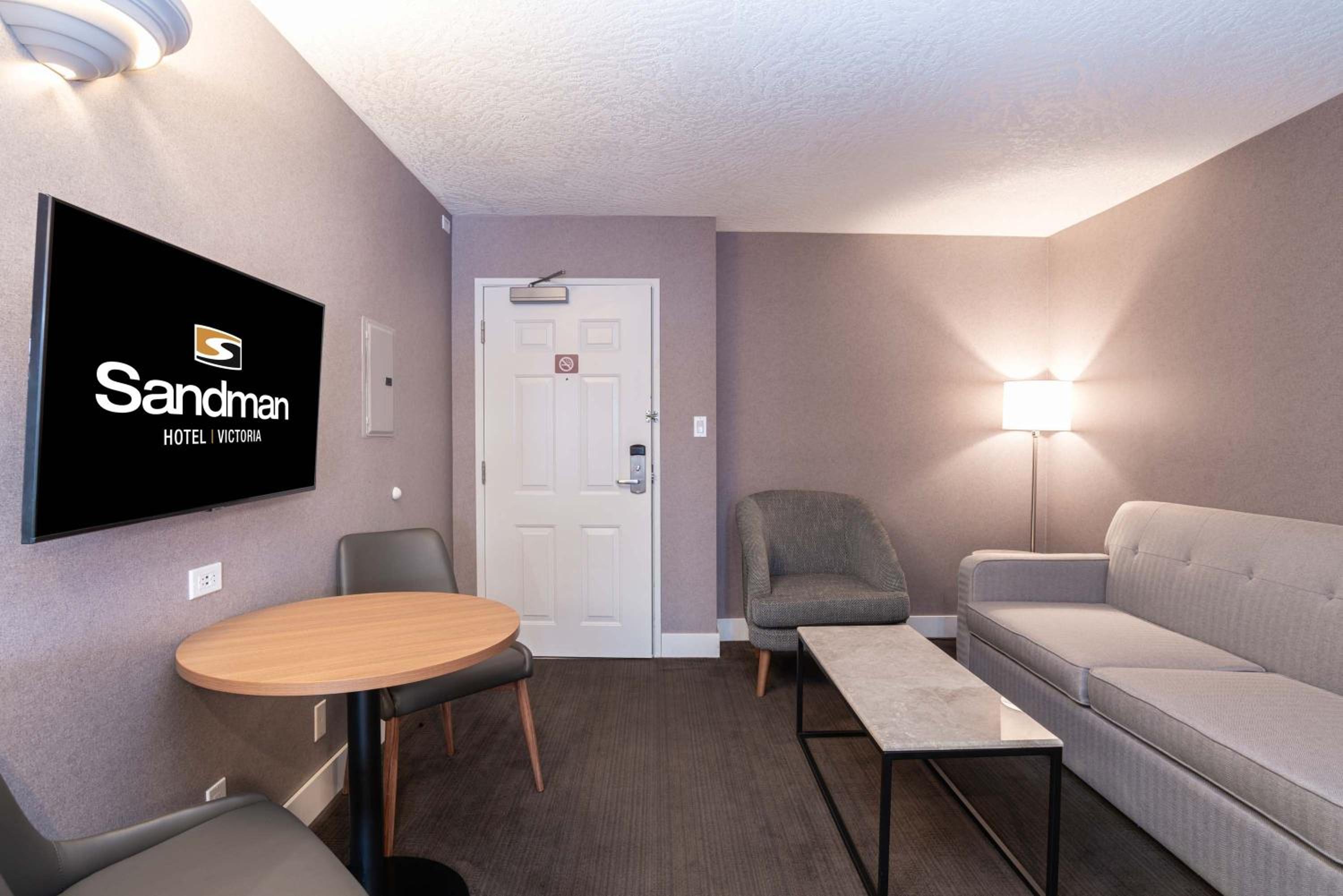 Standard Suite, 1 King Bed, Sofa Bed, Kitchenette - Photo 3