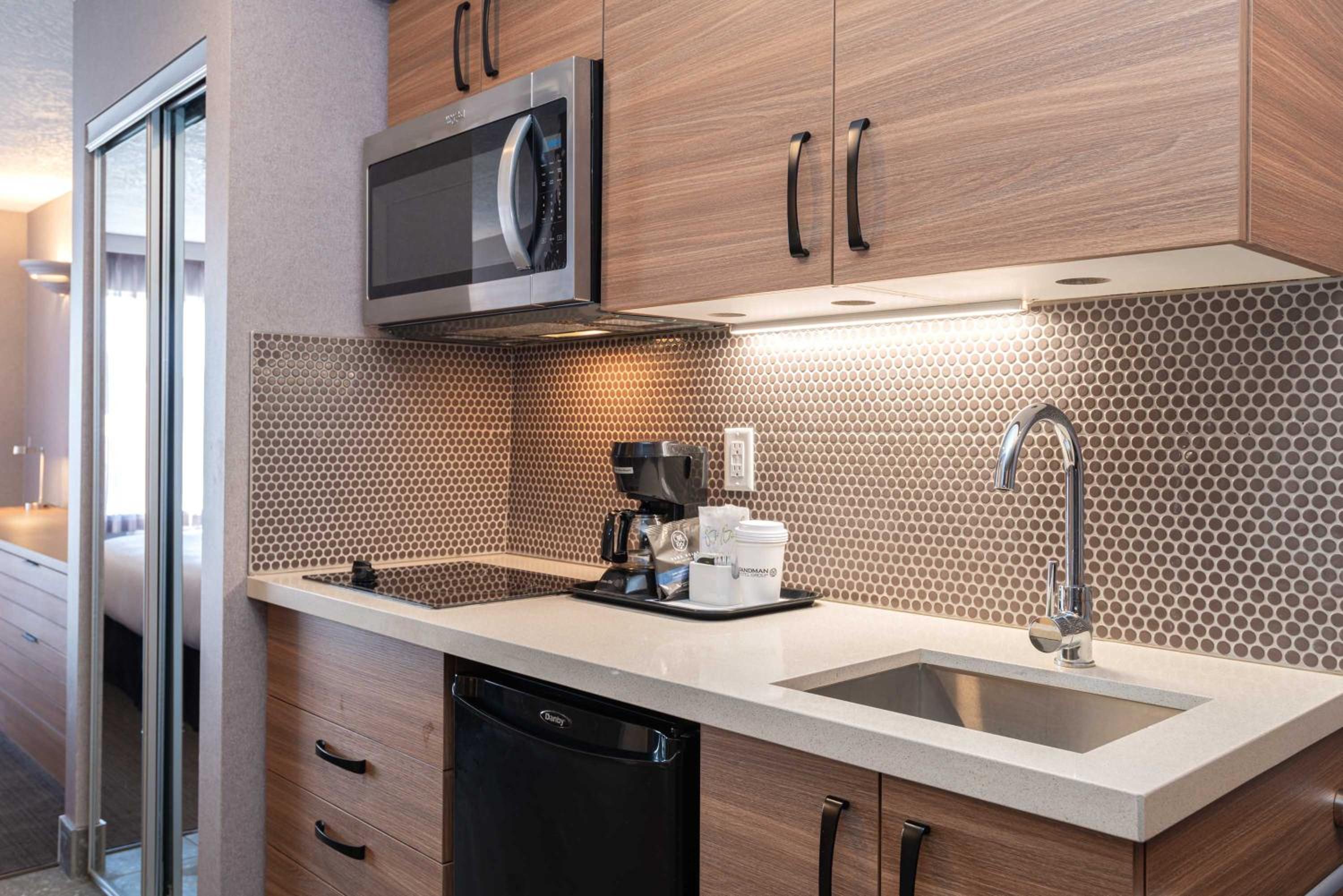 Standard Suite, 1 King Bed, Sofa Bed, Kitchenette - Photo 4