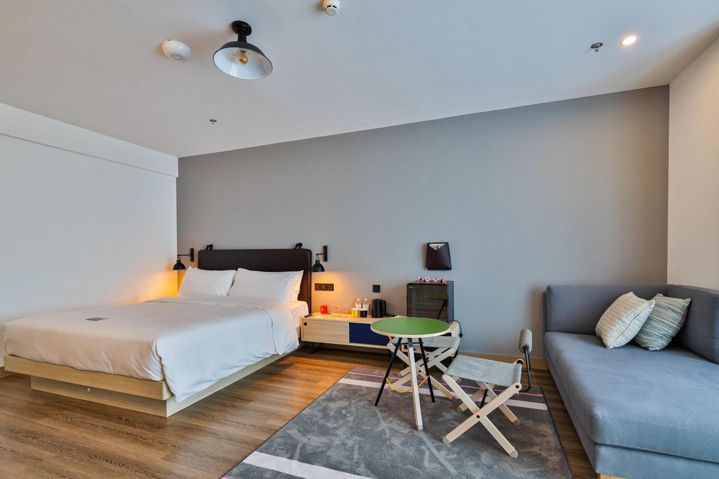 Deluxe King Room