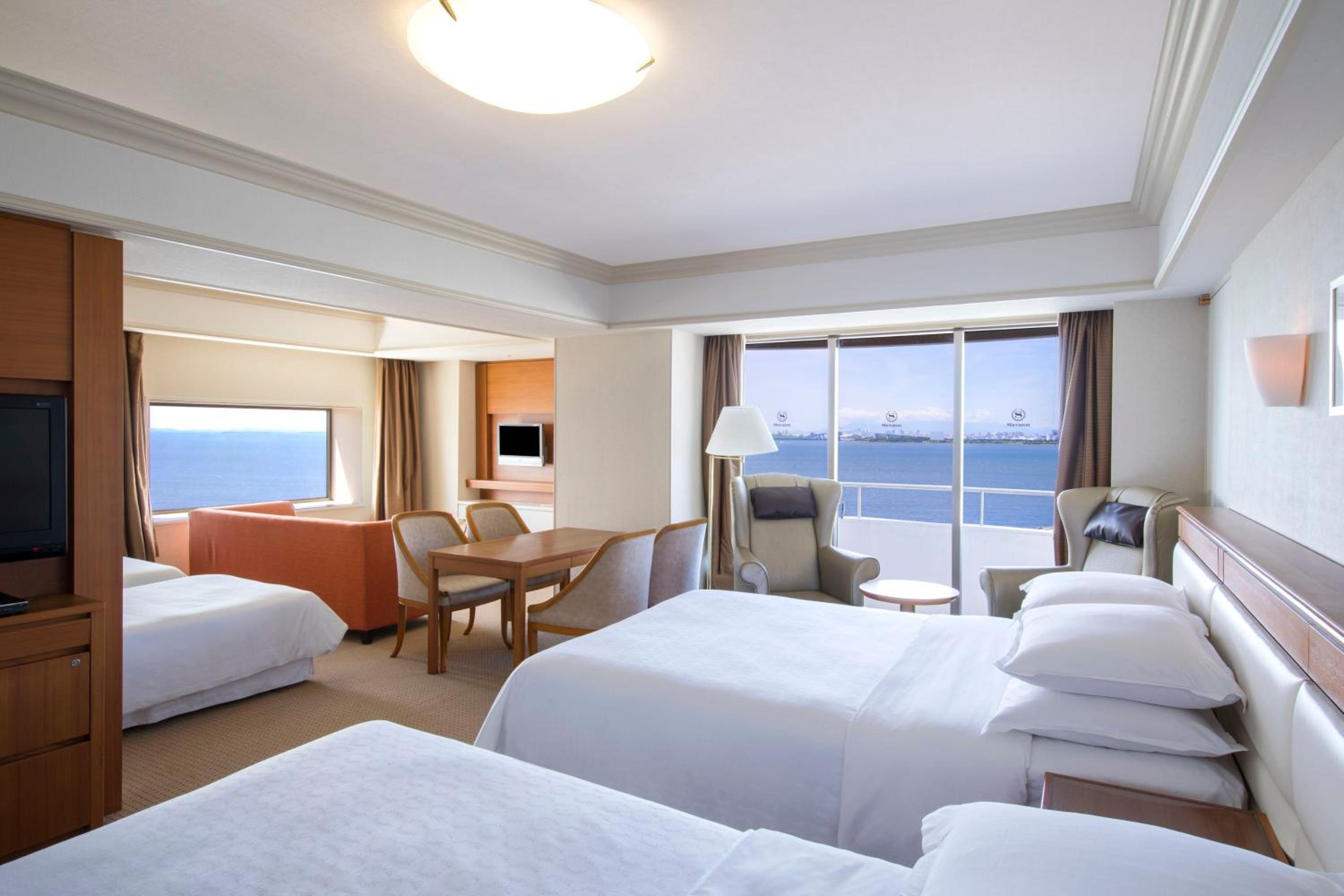 Family Premium Room 5 Beds - Photo 1