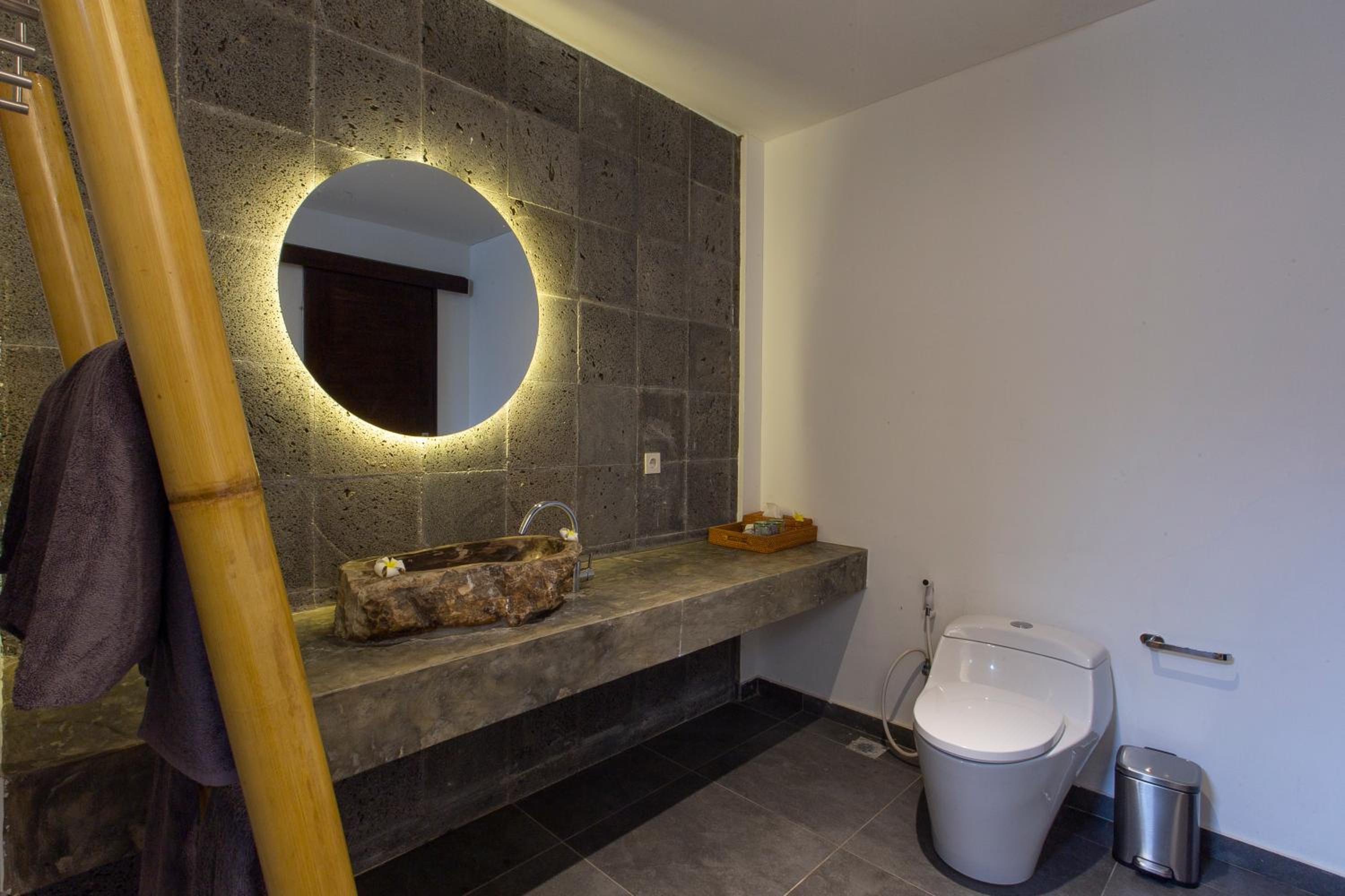 Deluxe Suite - Photo 11