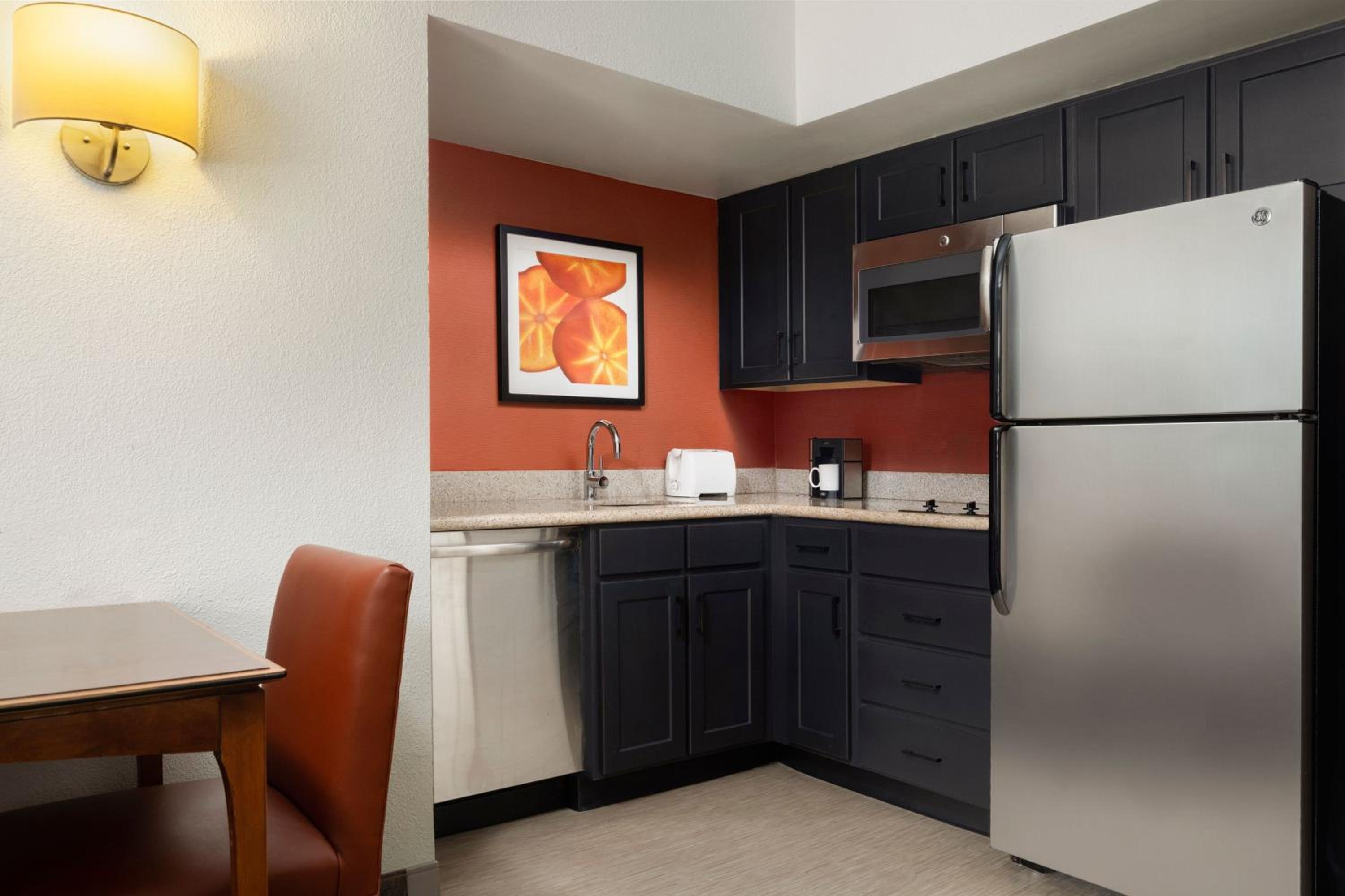 One-Bedroom Suite - Photo 7