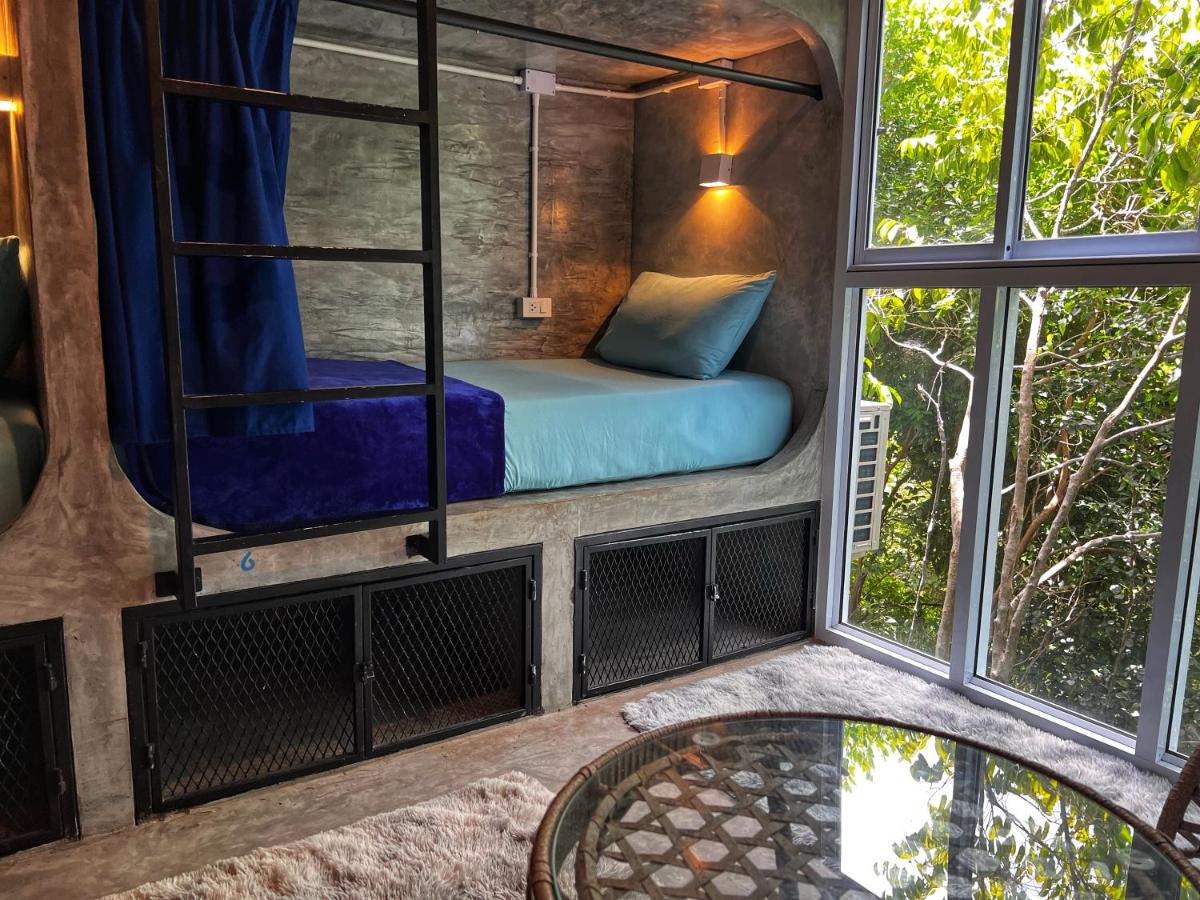 Bed in 6-Bed Mixed Dormitory Room photo 2