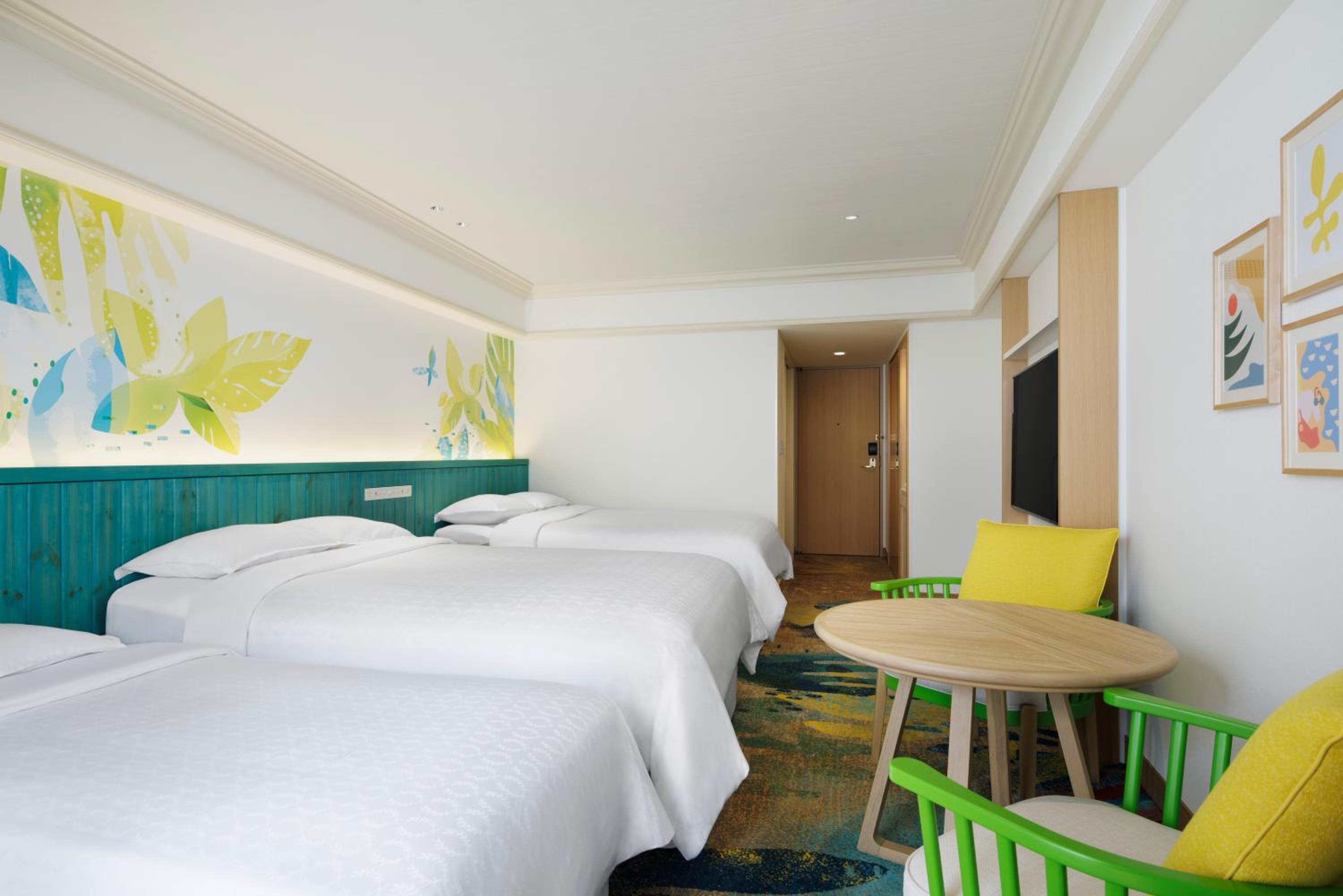 <Renovated> Treasures Room 3 Beds - Photo 1
