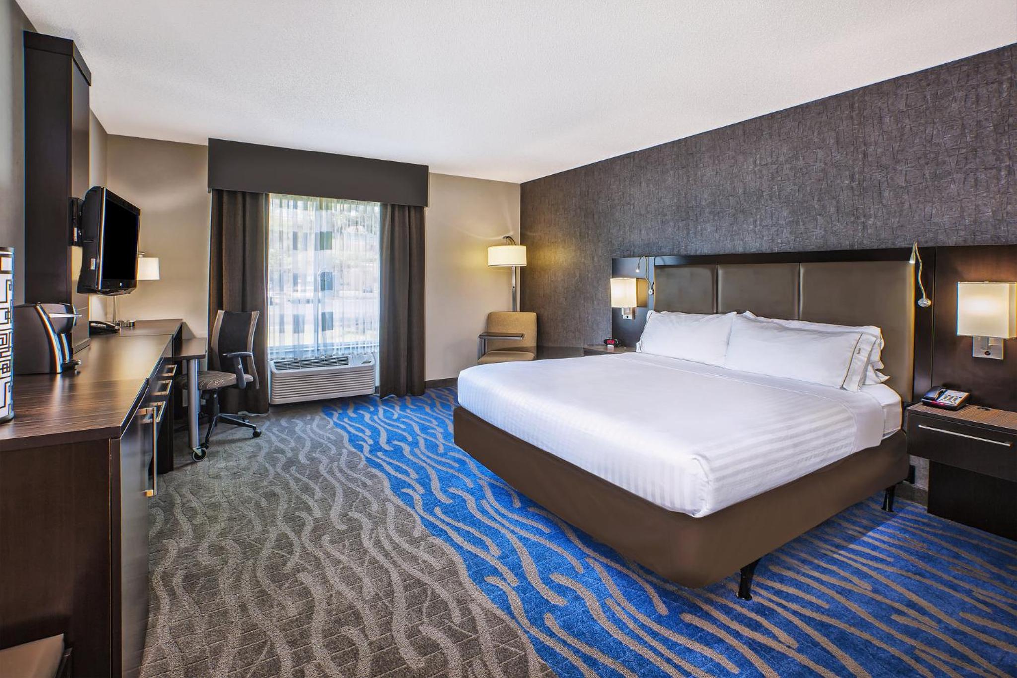 Standard King Room - Photo 3