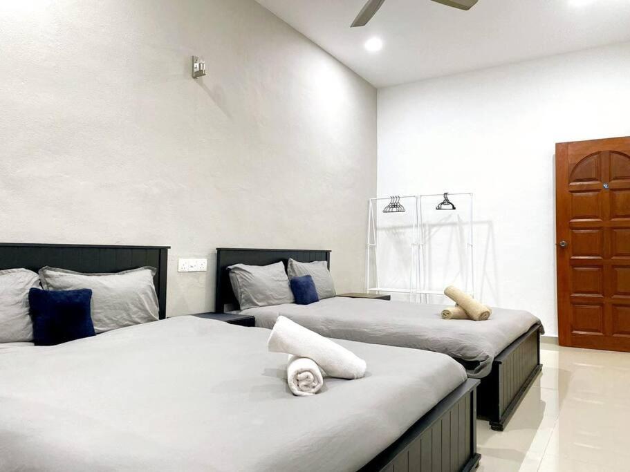 Four-Bedroom House photo 3