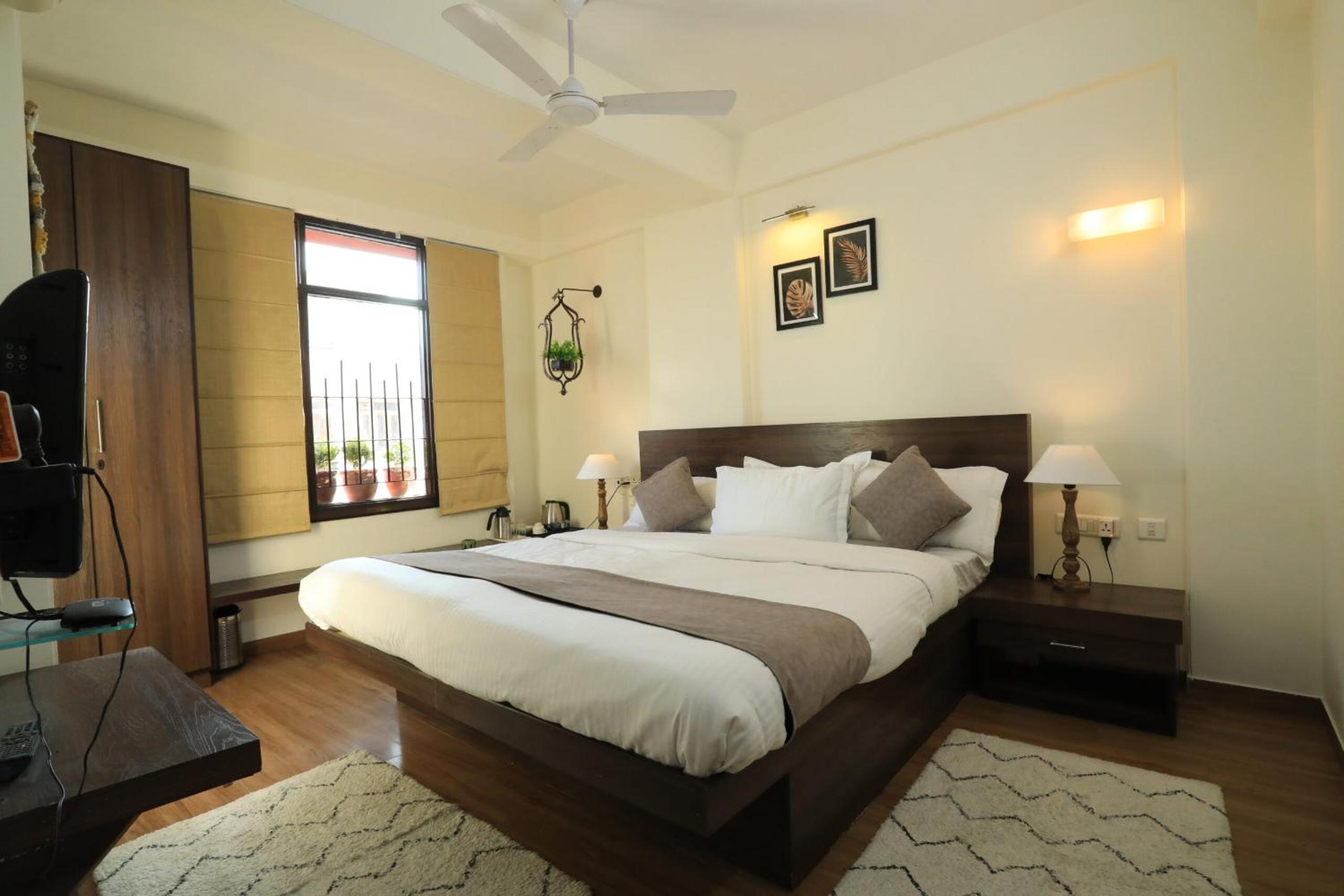 Three-Bedroom Apartment - Photo 21