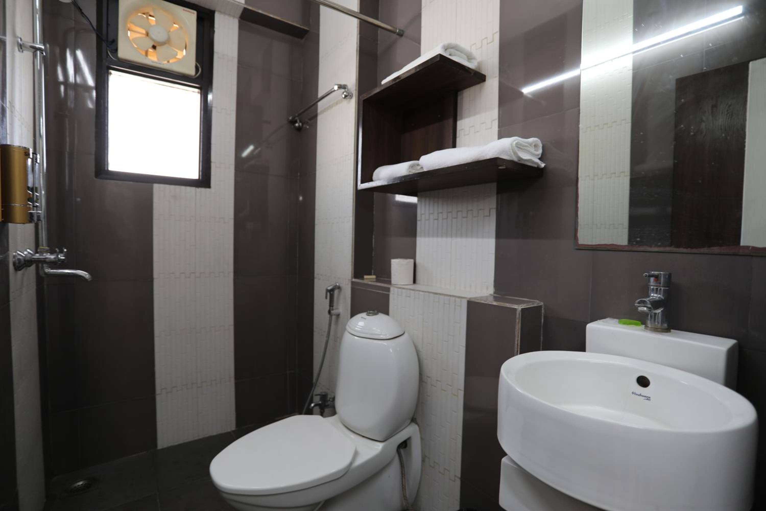 Three-Bedroom Apartment - Photo 23