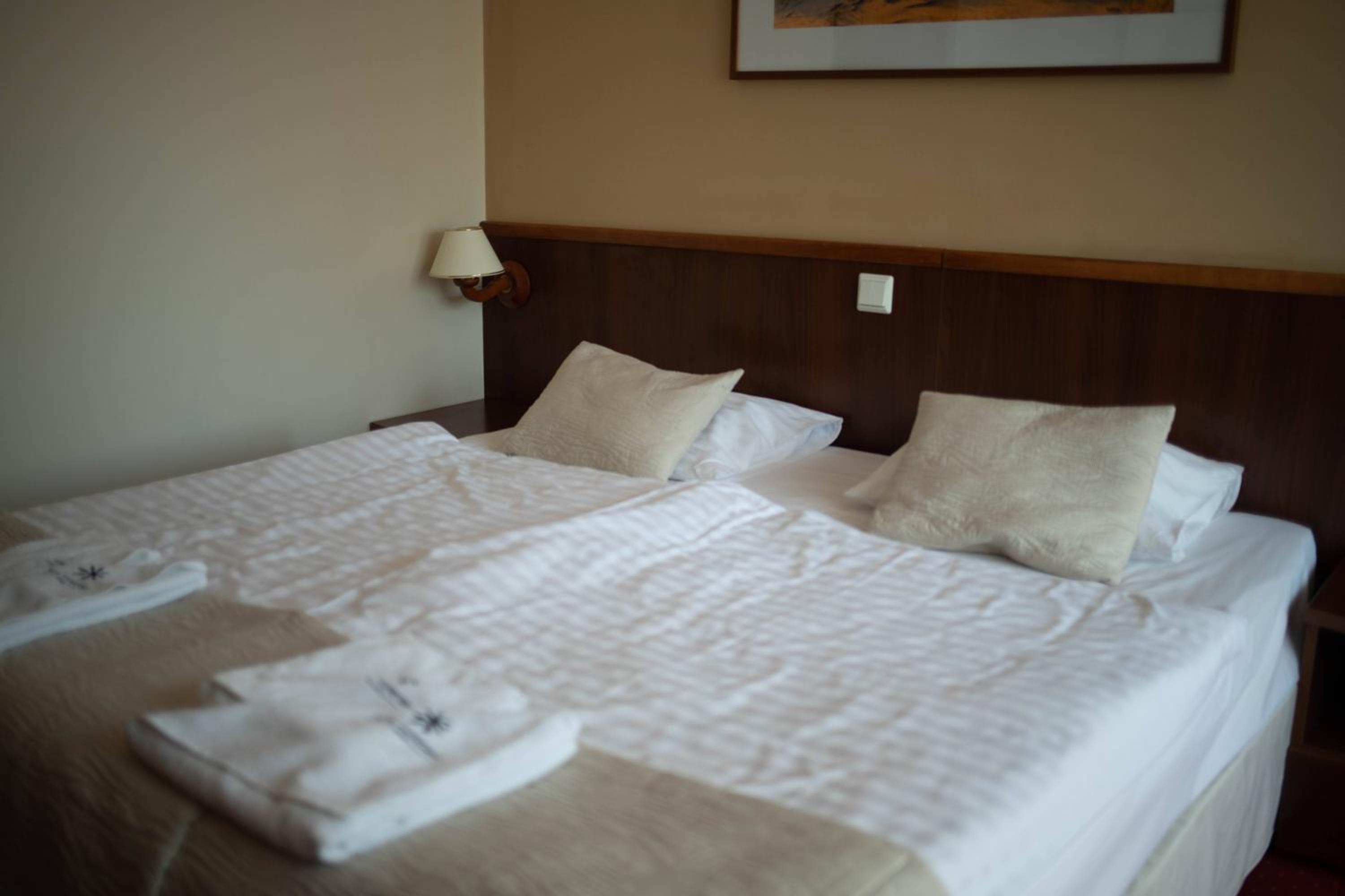 Double or Twin Room - Photo 3