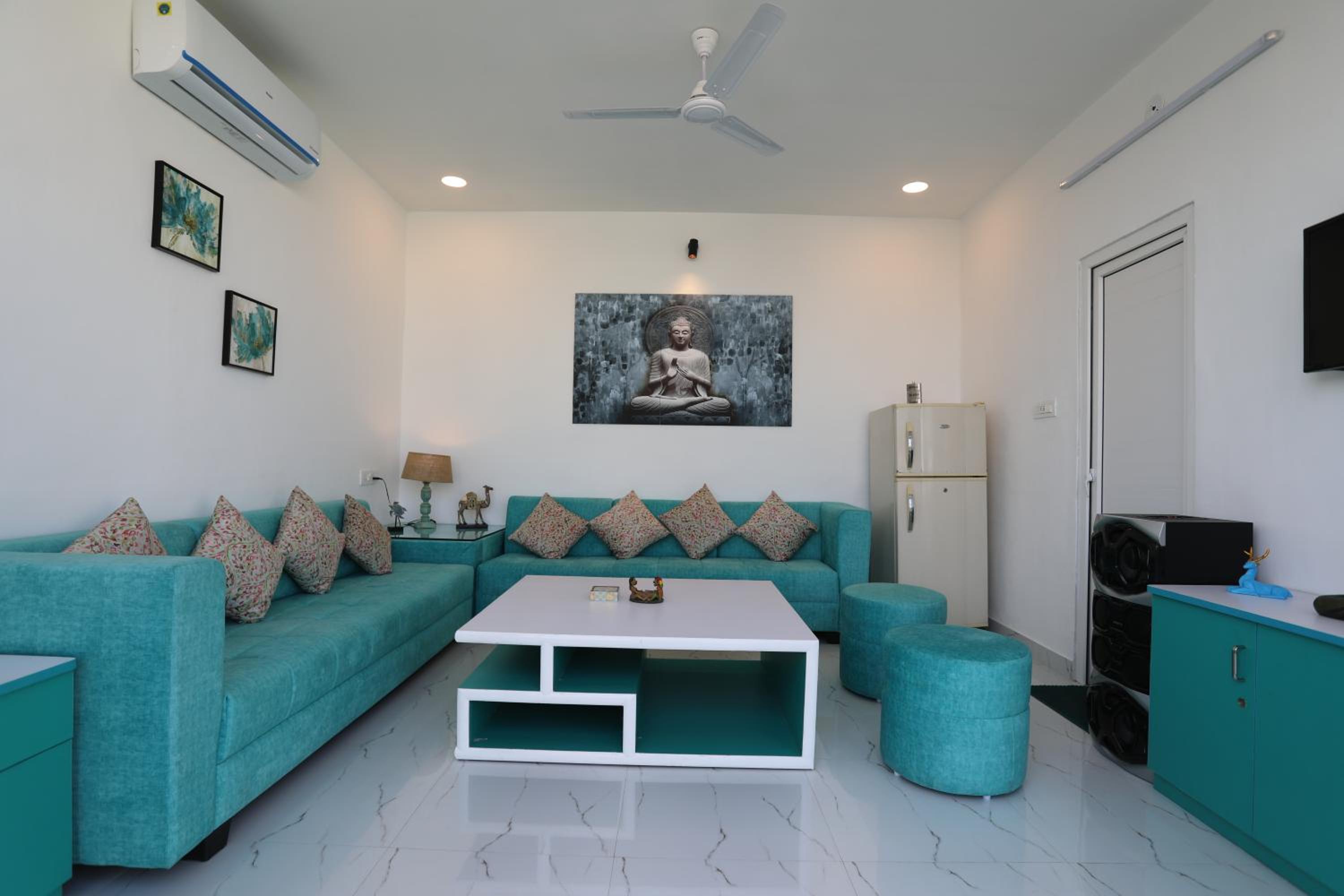 Three-Bedroom Apartment - Photo 9