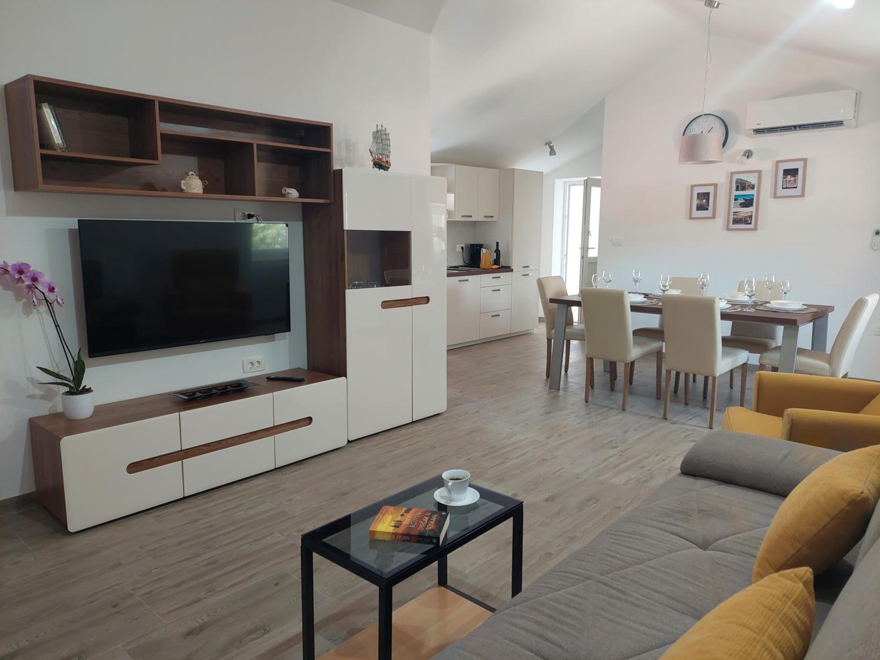 Three-Bedroom Apartment photo 1