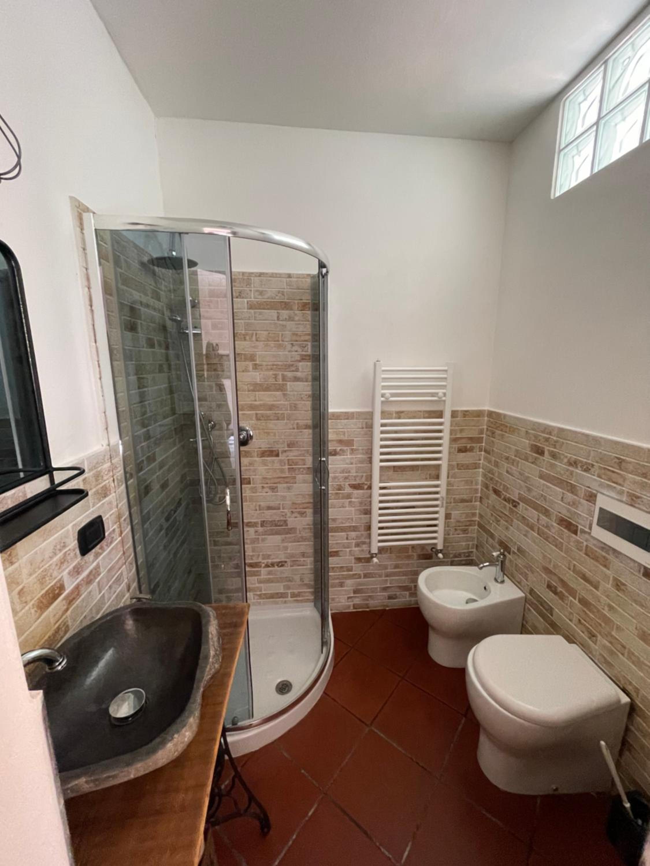Double Room - Photo 6
