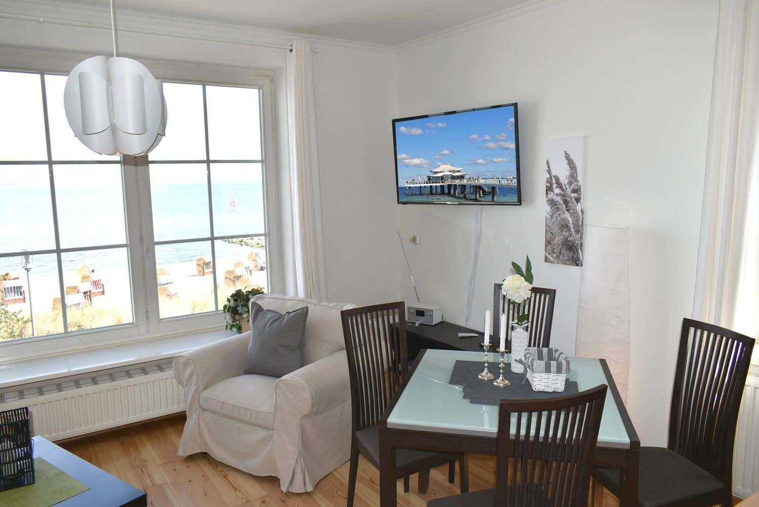 One-Bedroom Apartment with Sea View photo 2