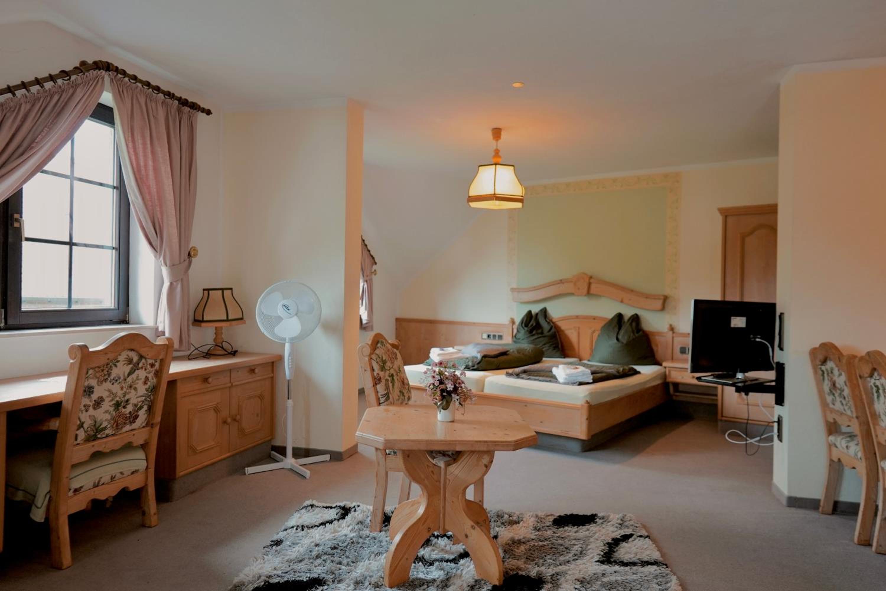 One-Bedroom Apartment photo 2