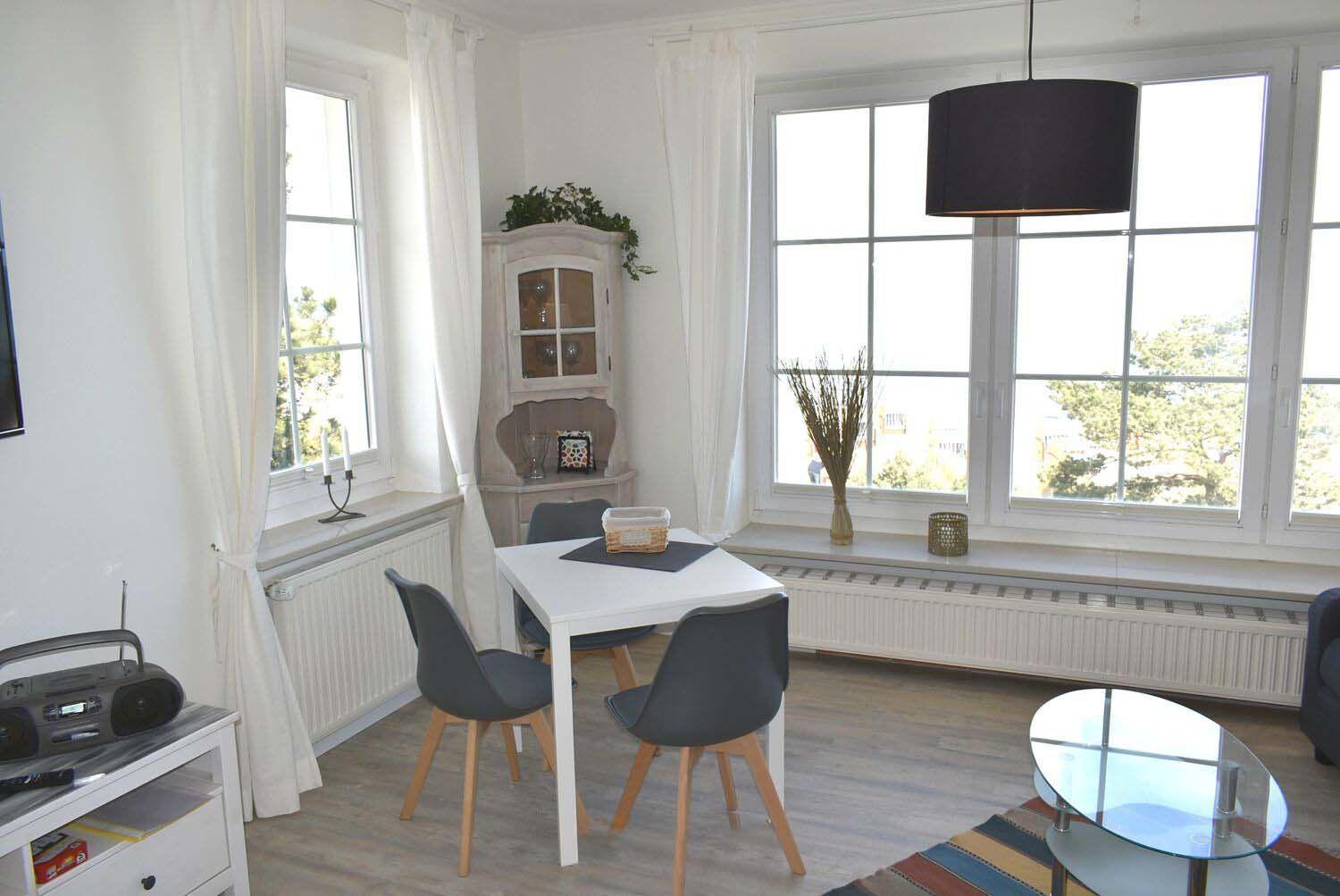 One-Bedroom Apartment with Sea View photo 2